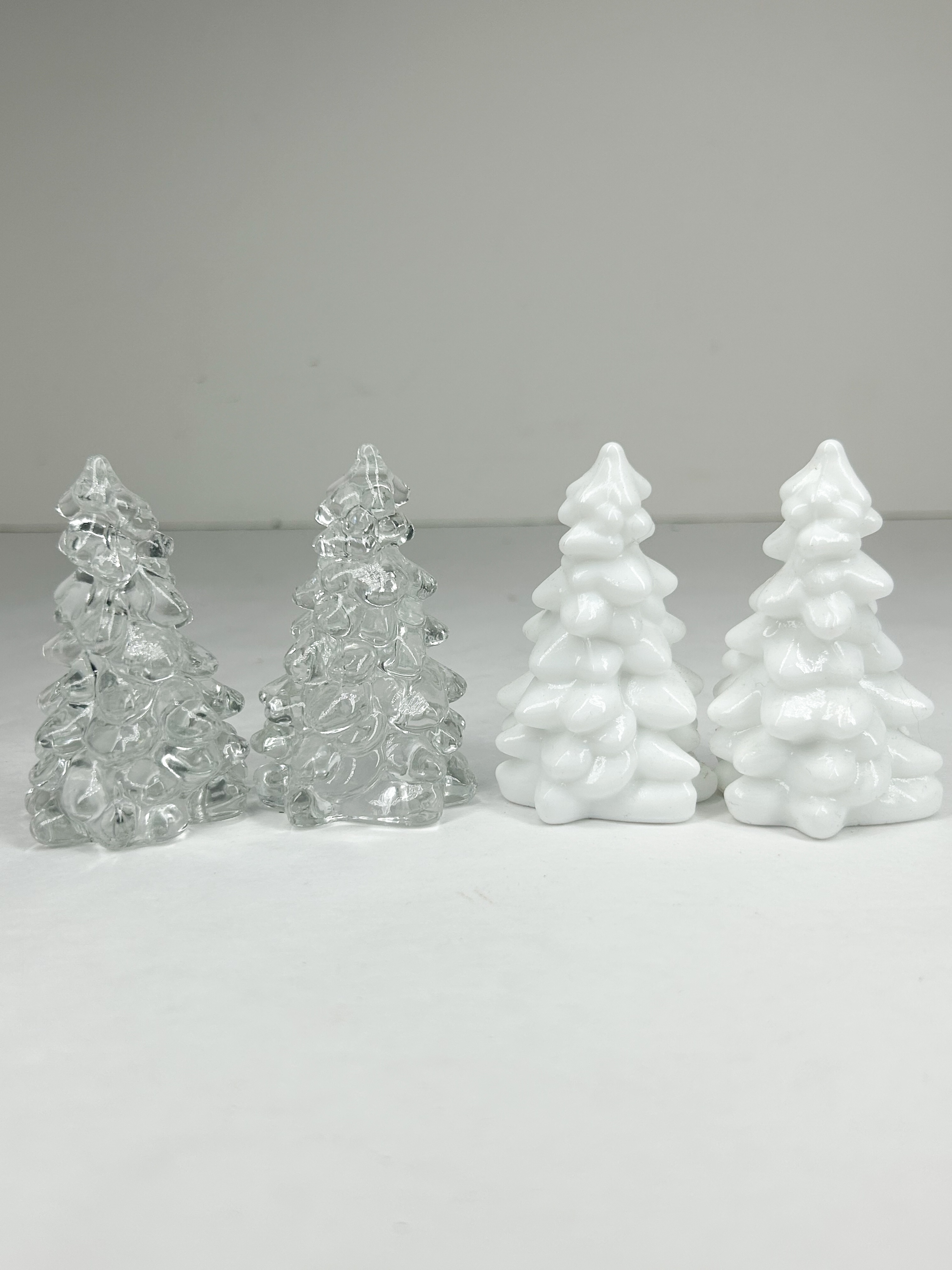 MOSSER (4) WHITE/CLEAR CHRISTMAS TREES