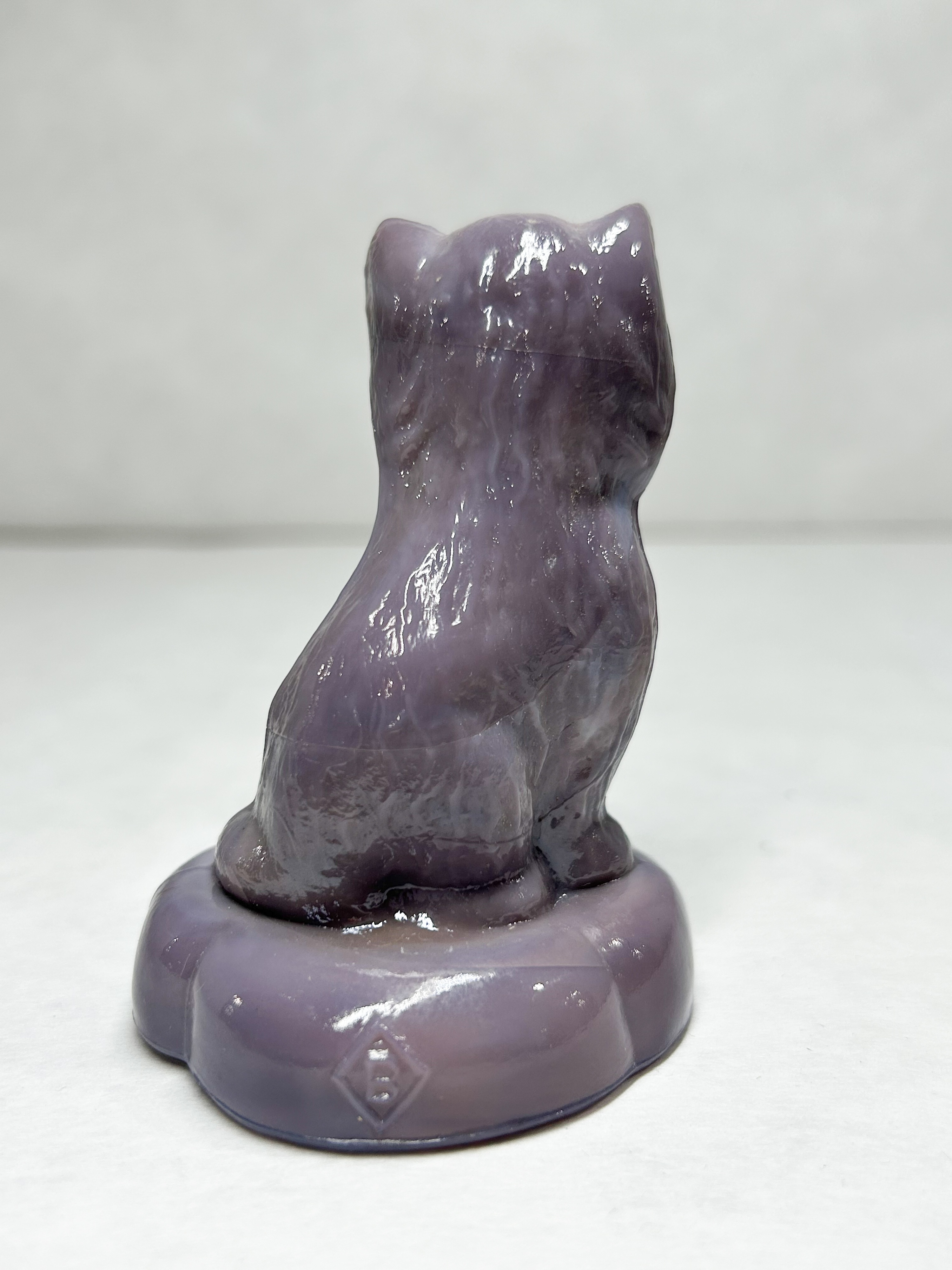 BOYD SLAG GLASS KITTEN ON PILLOW