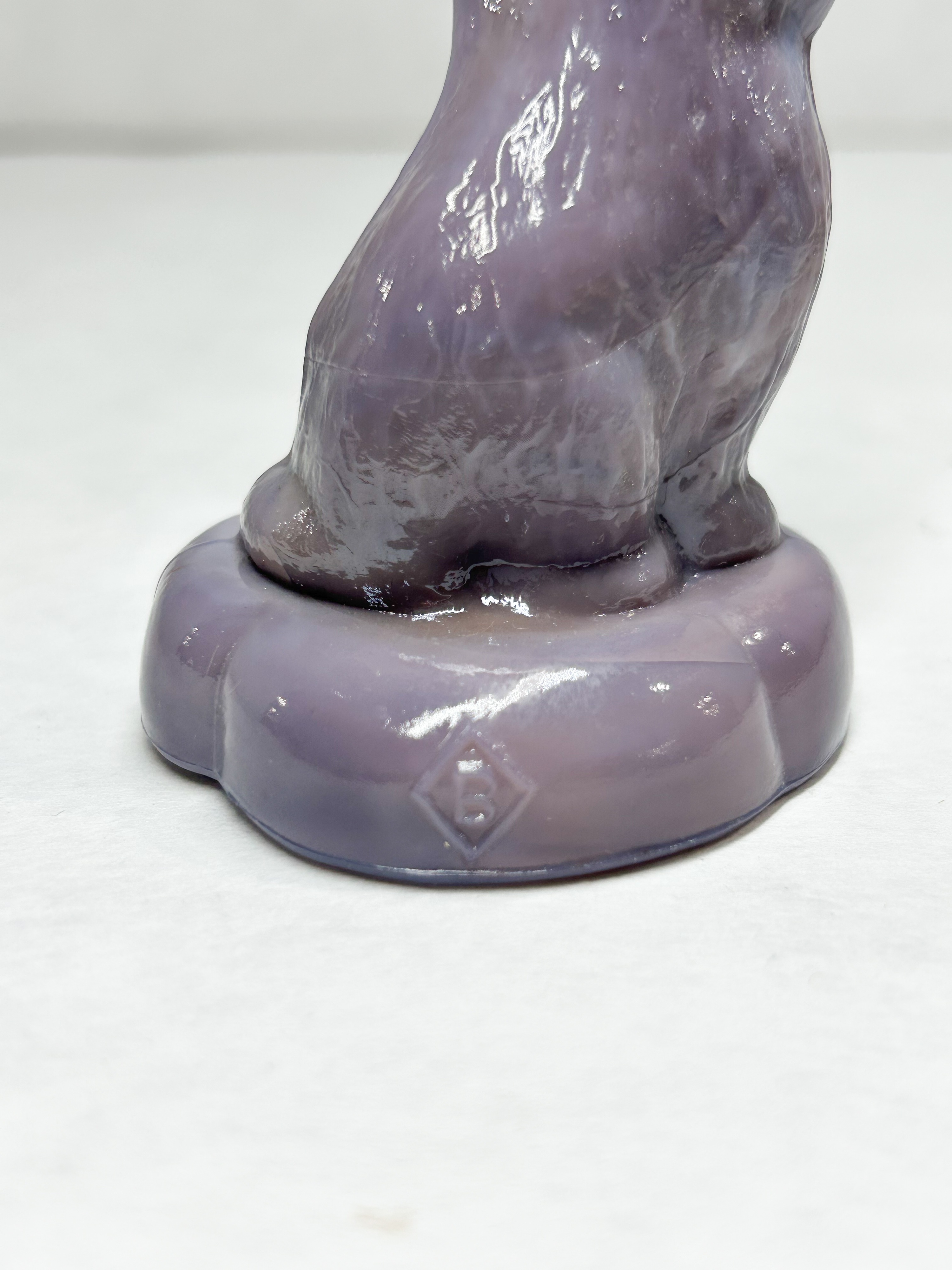 BOYD SLAG GLASS KITTEN ON PILLOW