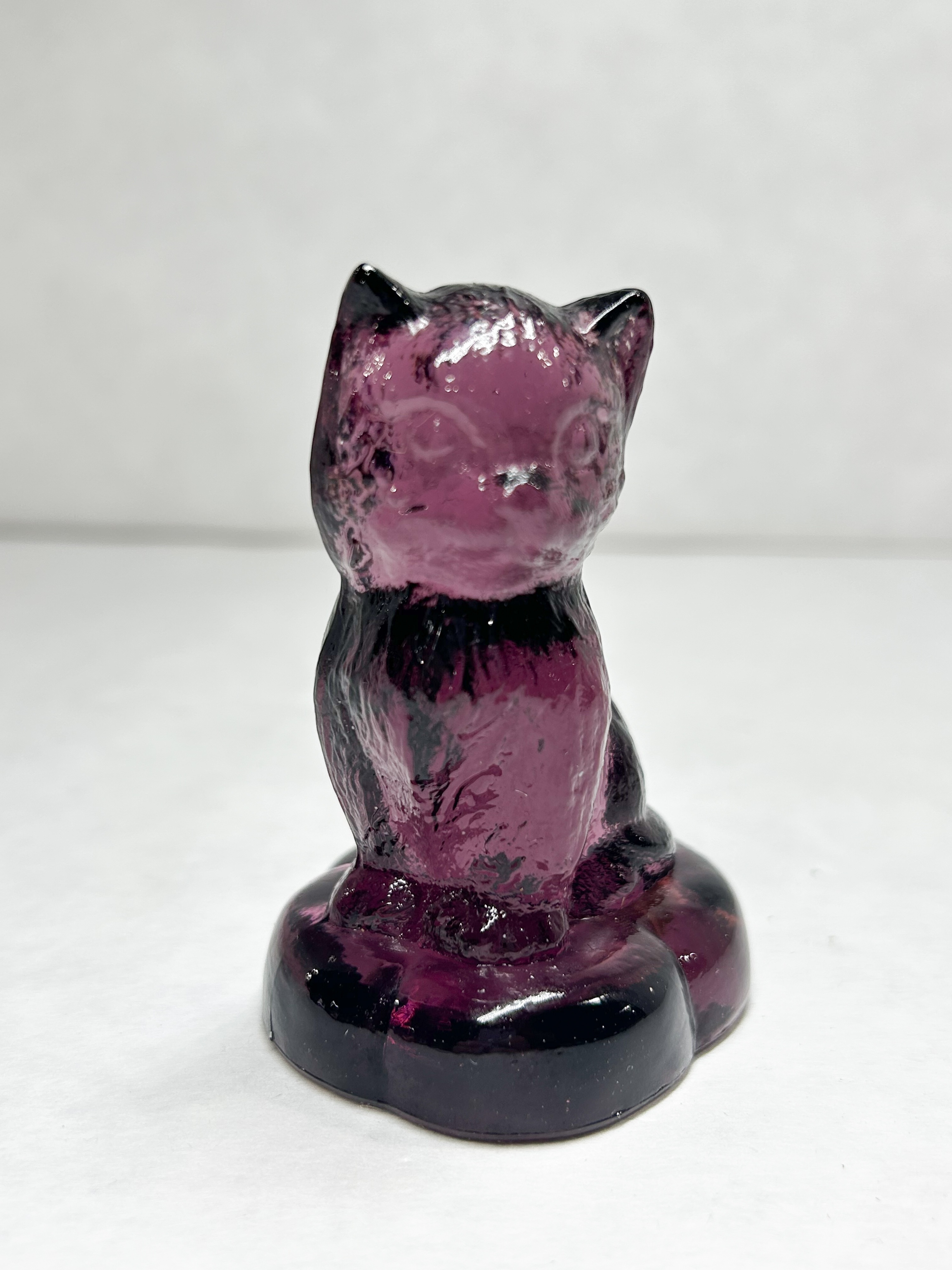 BOYD AMETHYST SITTING KITTEN ON PILLOW