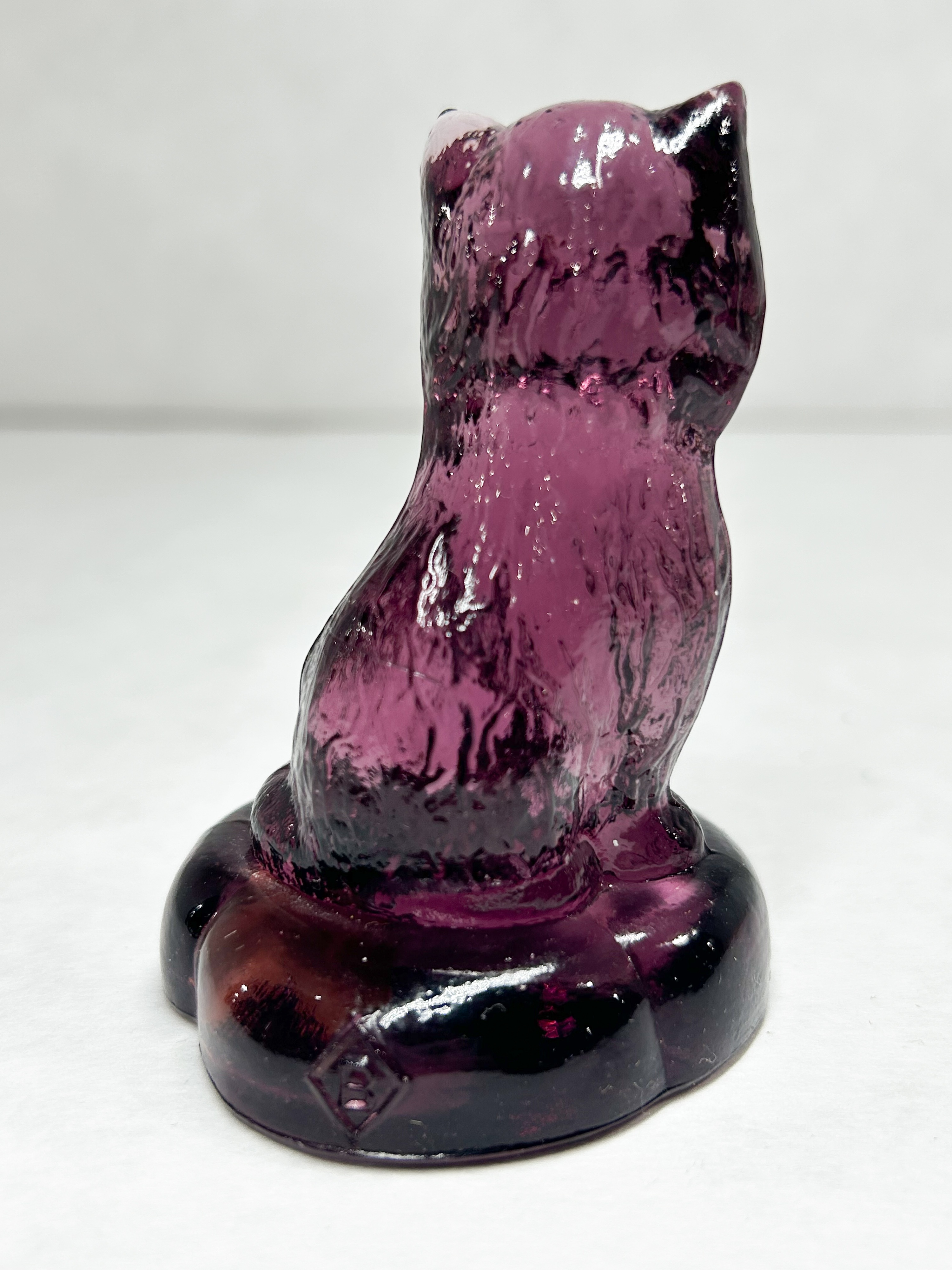 BOYD AMETHYST SITTING KITTEN ON PILLOW