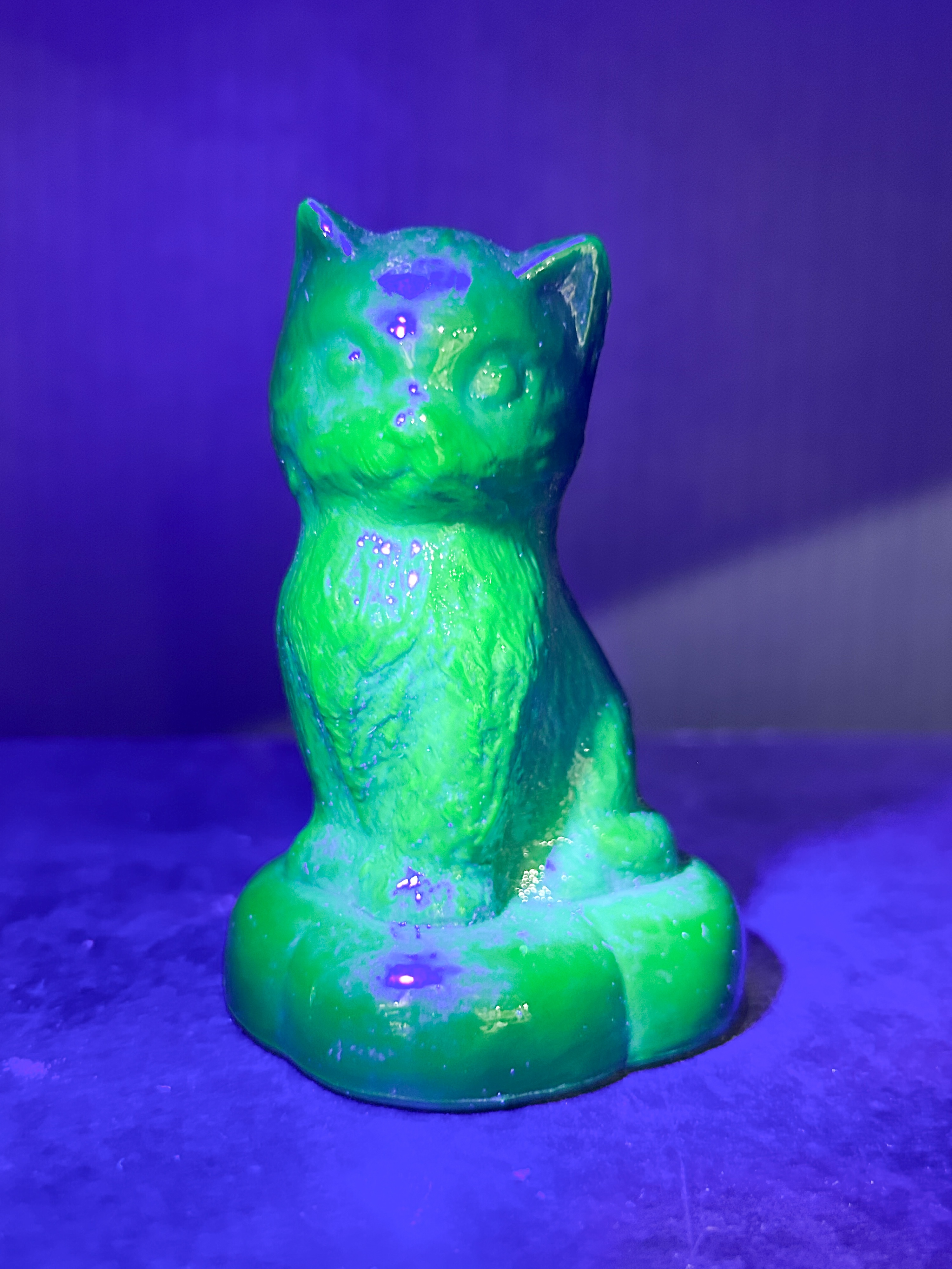 BOYD EMERALD SLAG SITTING KITTEN ON PILLOW