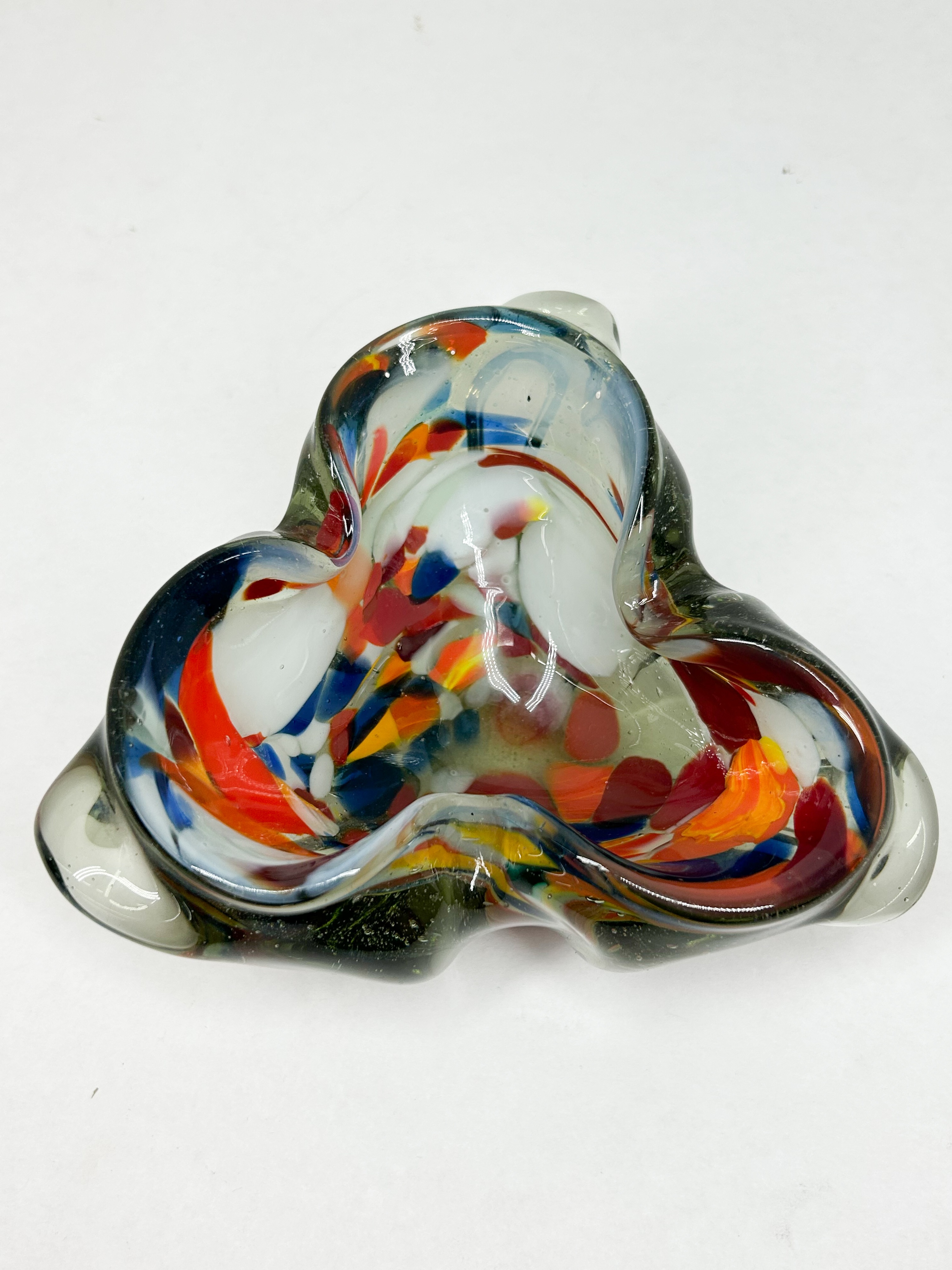 TRI-LOBED MULTICOLOR ART GLASS BOWL