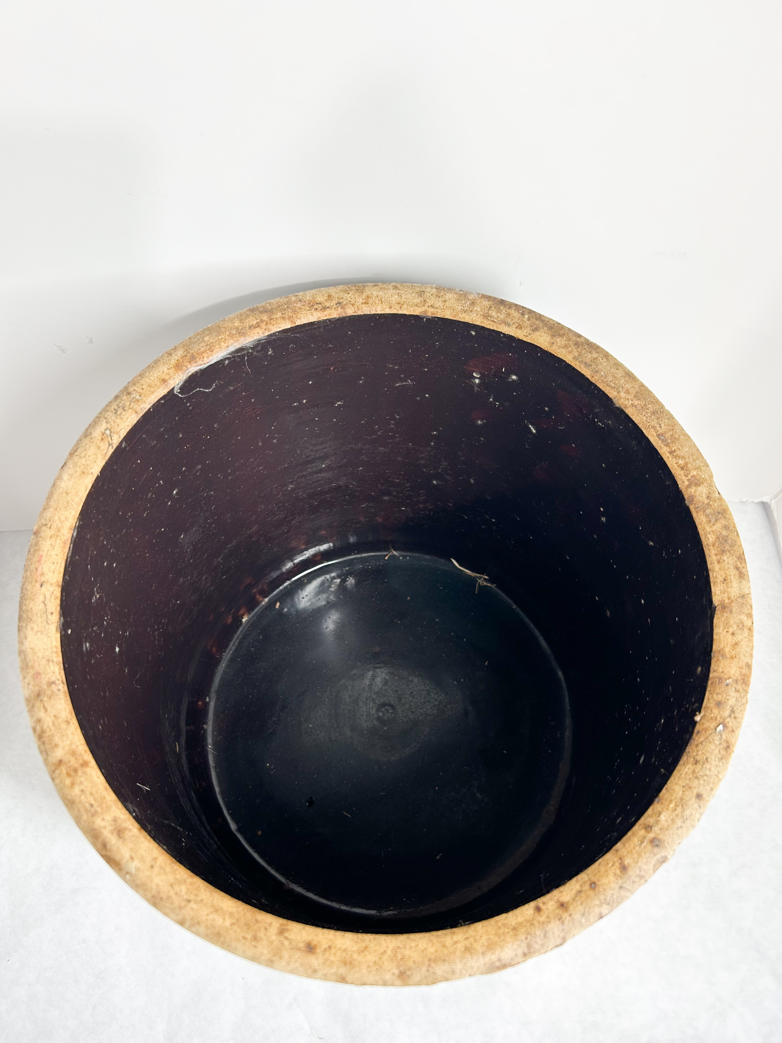 TWO-TONE FOUR GALLON STONEWARE CROCK