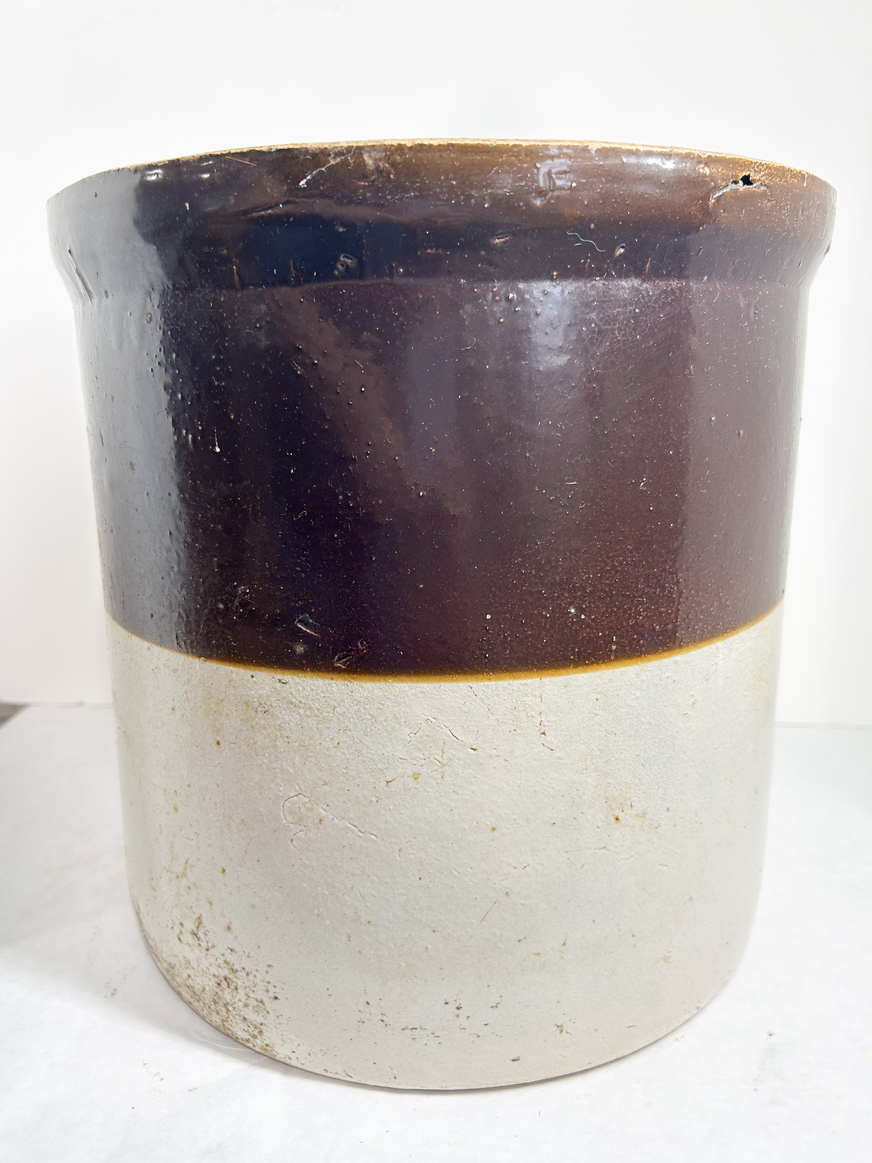 TWO-TONE FOUR GALLON STONEWARE CROCK