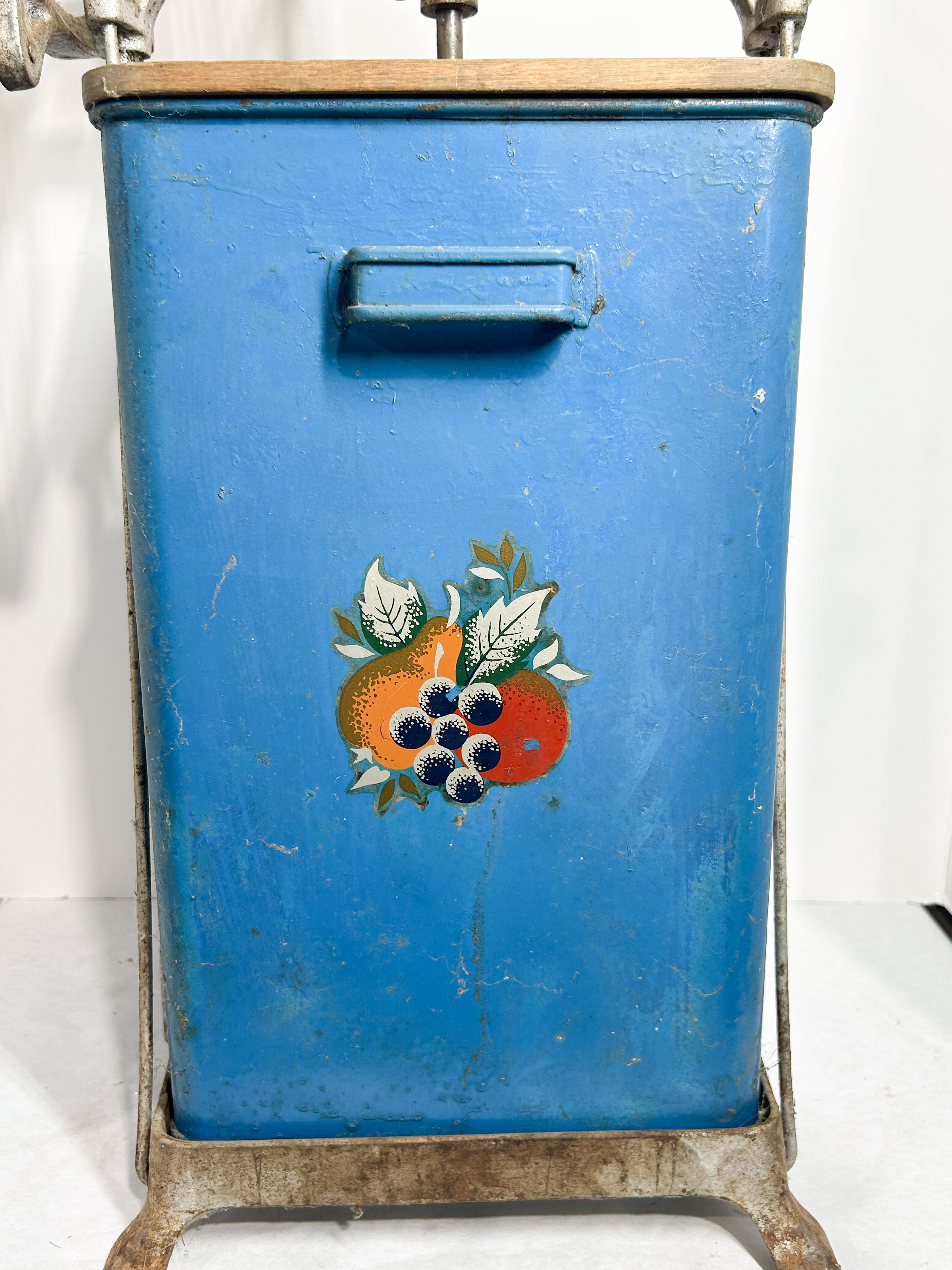 DAZEY CHURN & MFG. CO. BUTTER CHURN, 1917