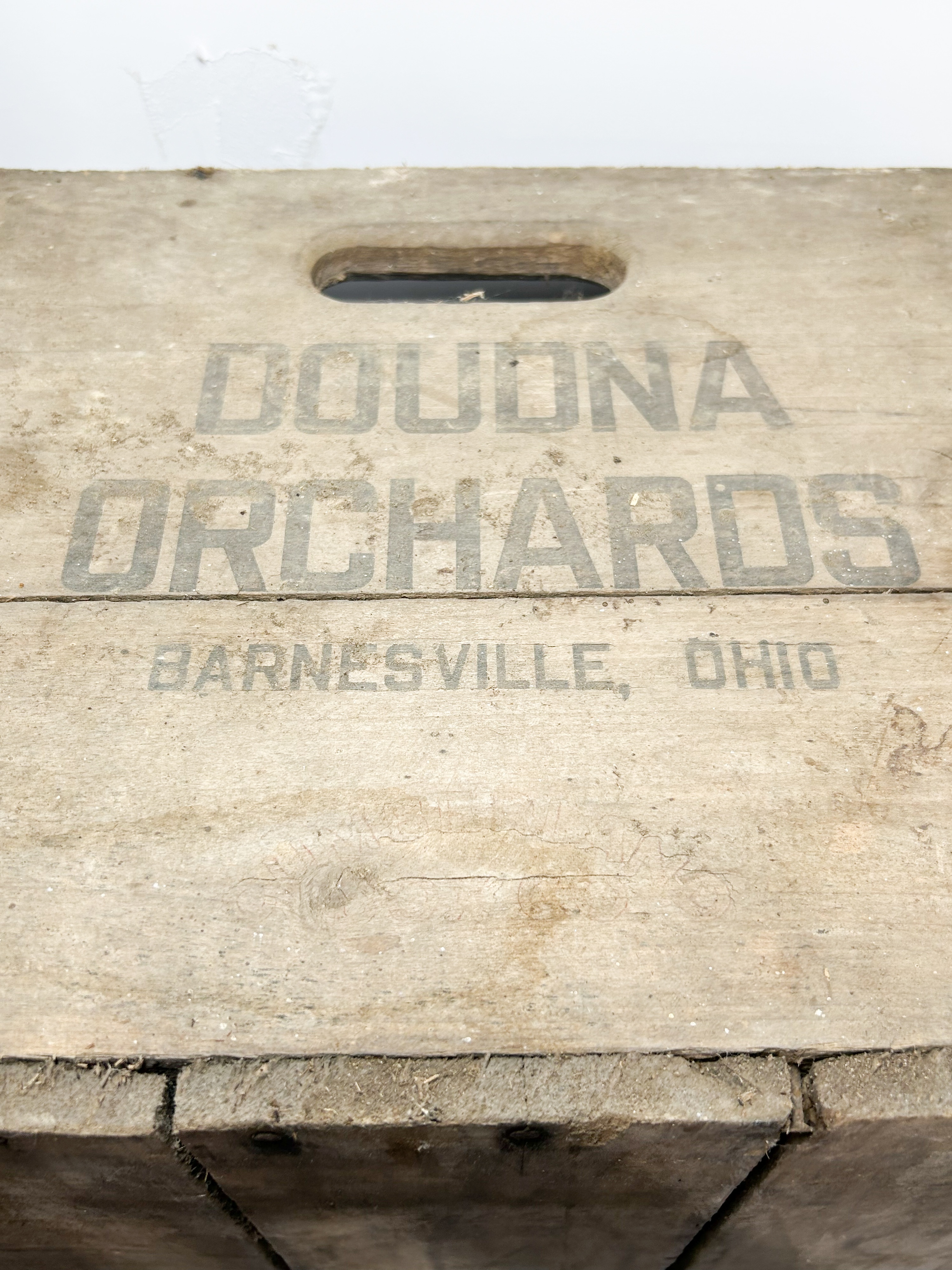 DOUDNA ORCHARDS WOODEN FRUIT CRATE