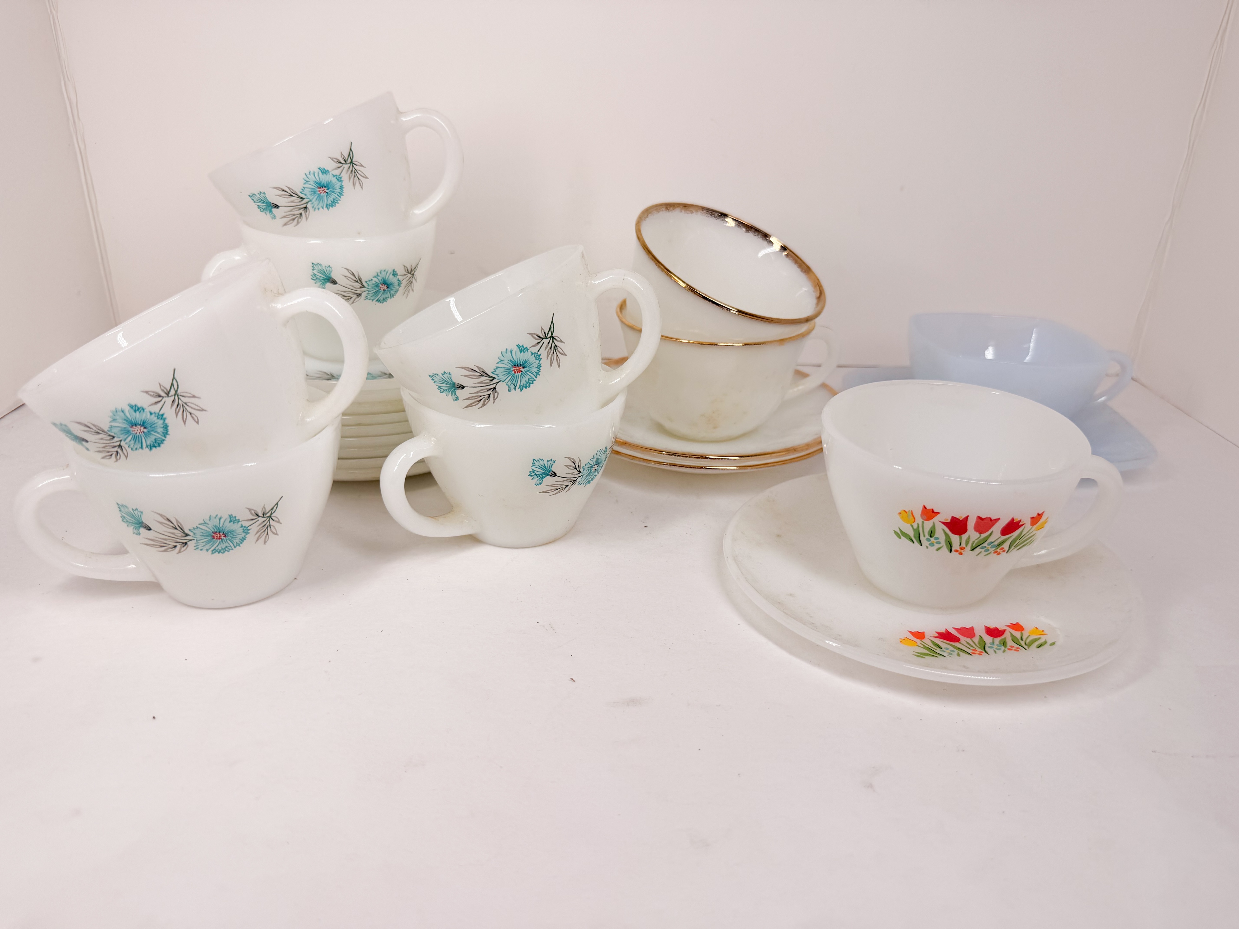 FIRE-KING AND FEDERAL GLASS ASSORTMENT