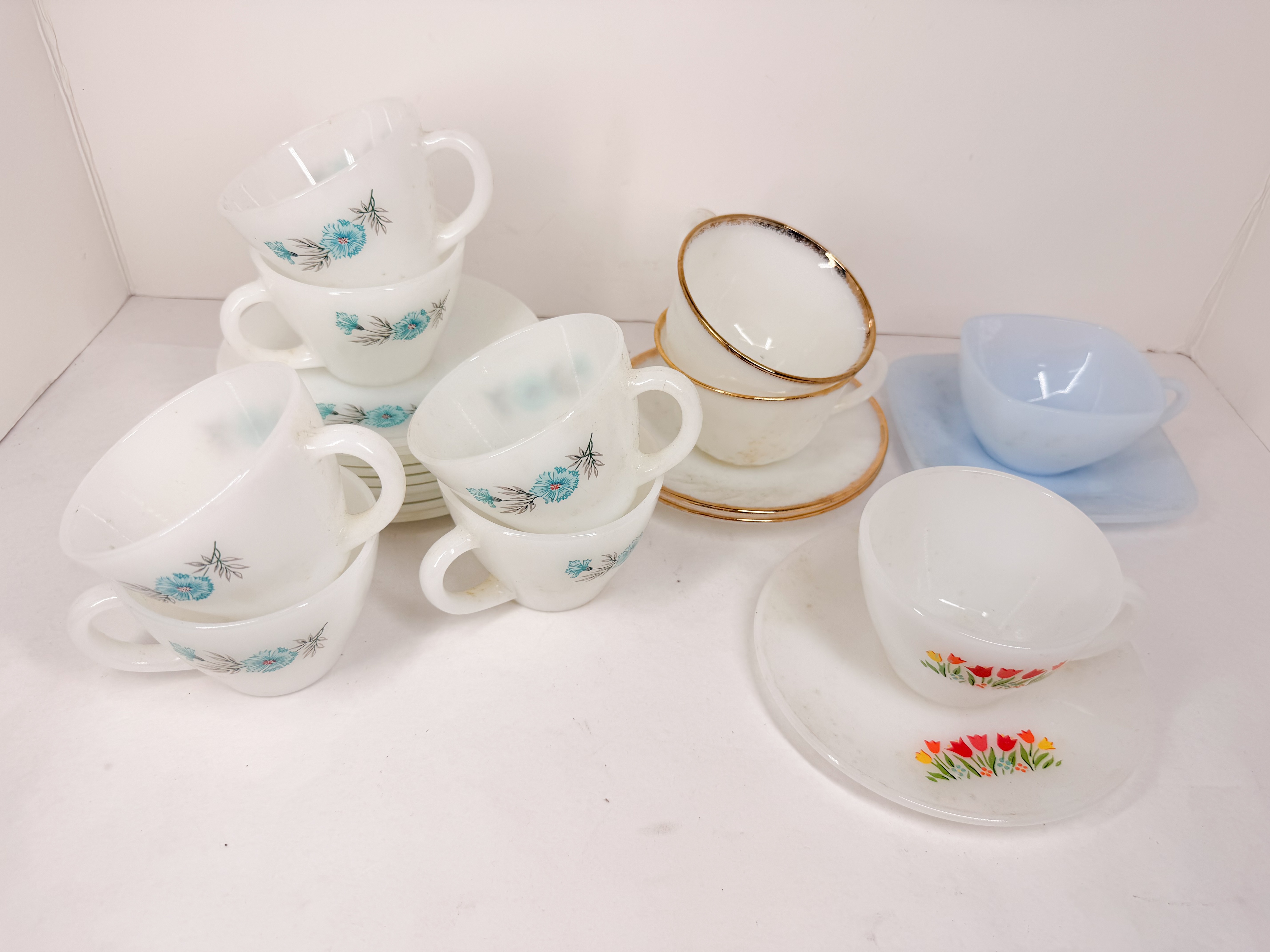 FIRE-KING AND FEDERAL GLASS ASSORTMENT