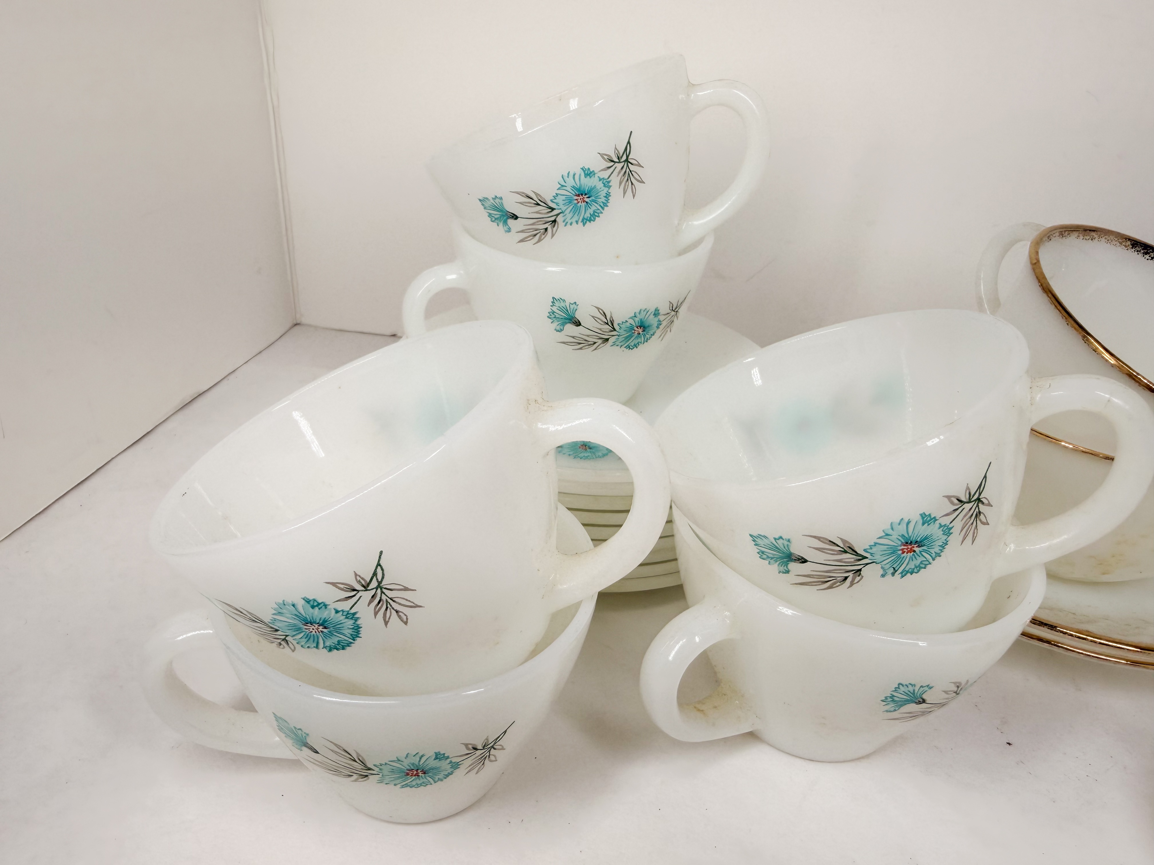 FIRE-KING AND FEDERAL GLASS ASSORTMENT