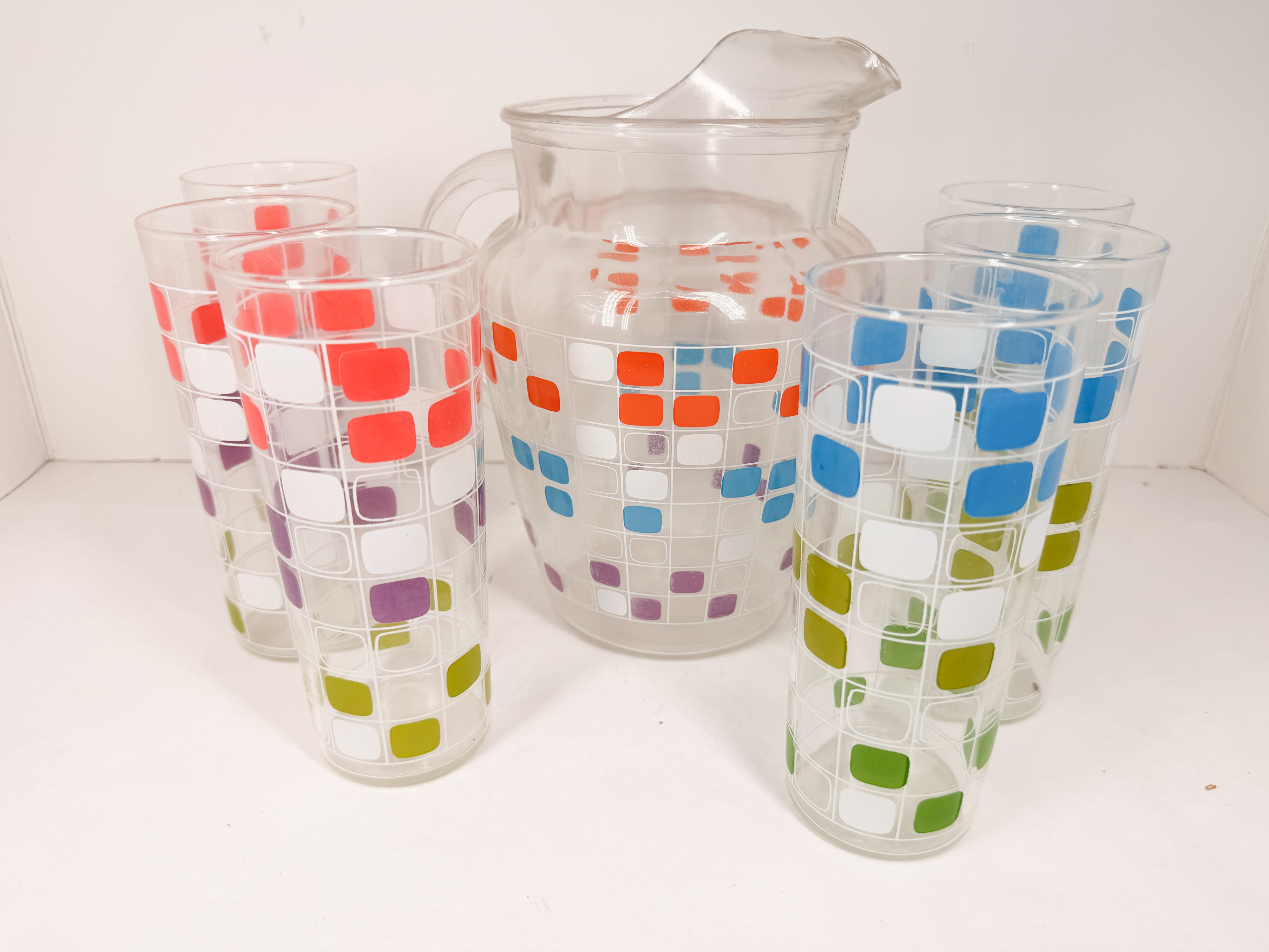VINTAGE GEOMETRIC PATTERNED GLASS BEVERAGE SET