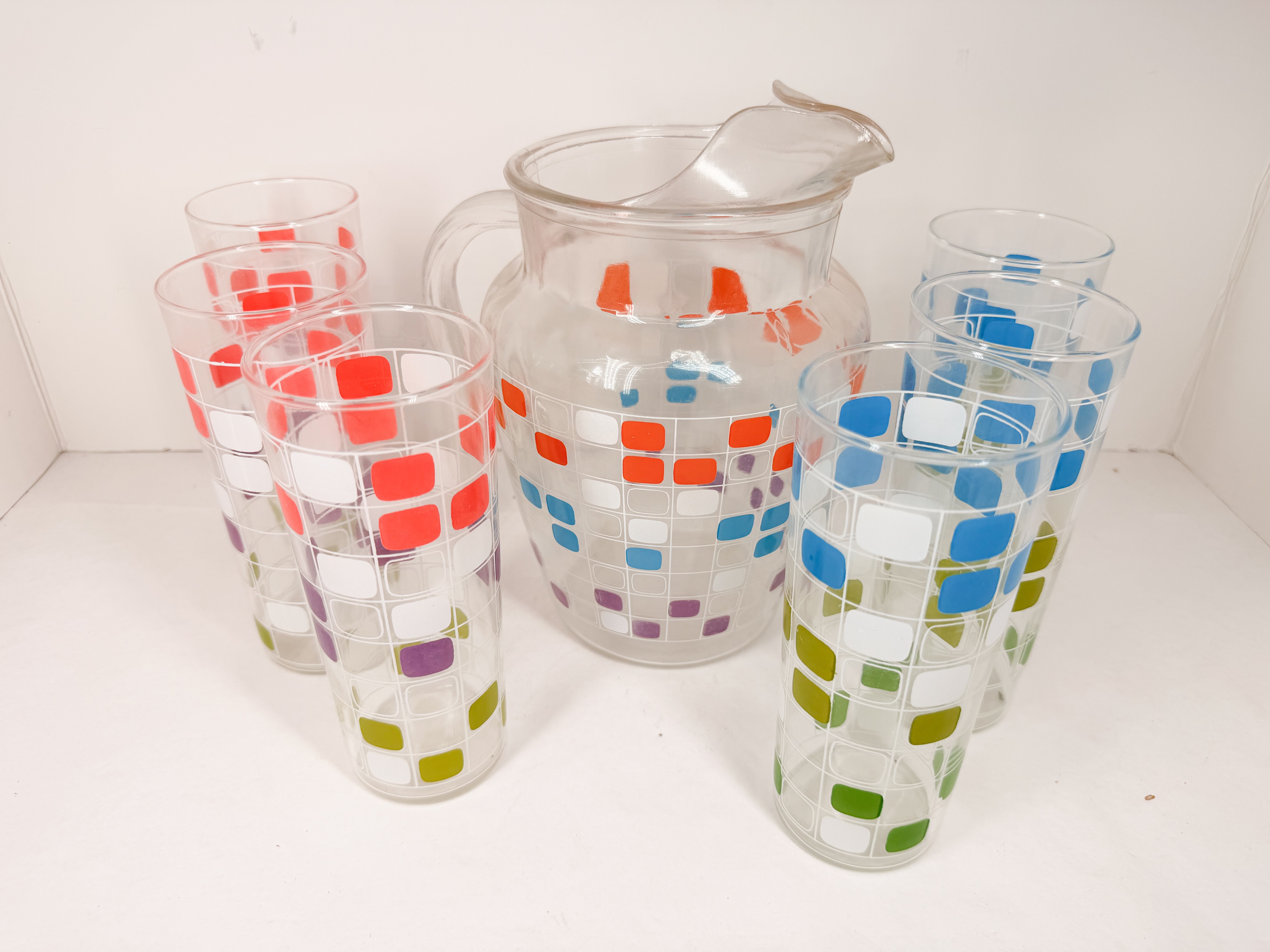 VINTAGE GEOMETRIC PATTERNED GLASS BEVERAGE SET