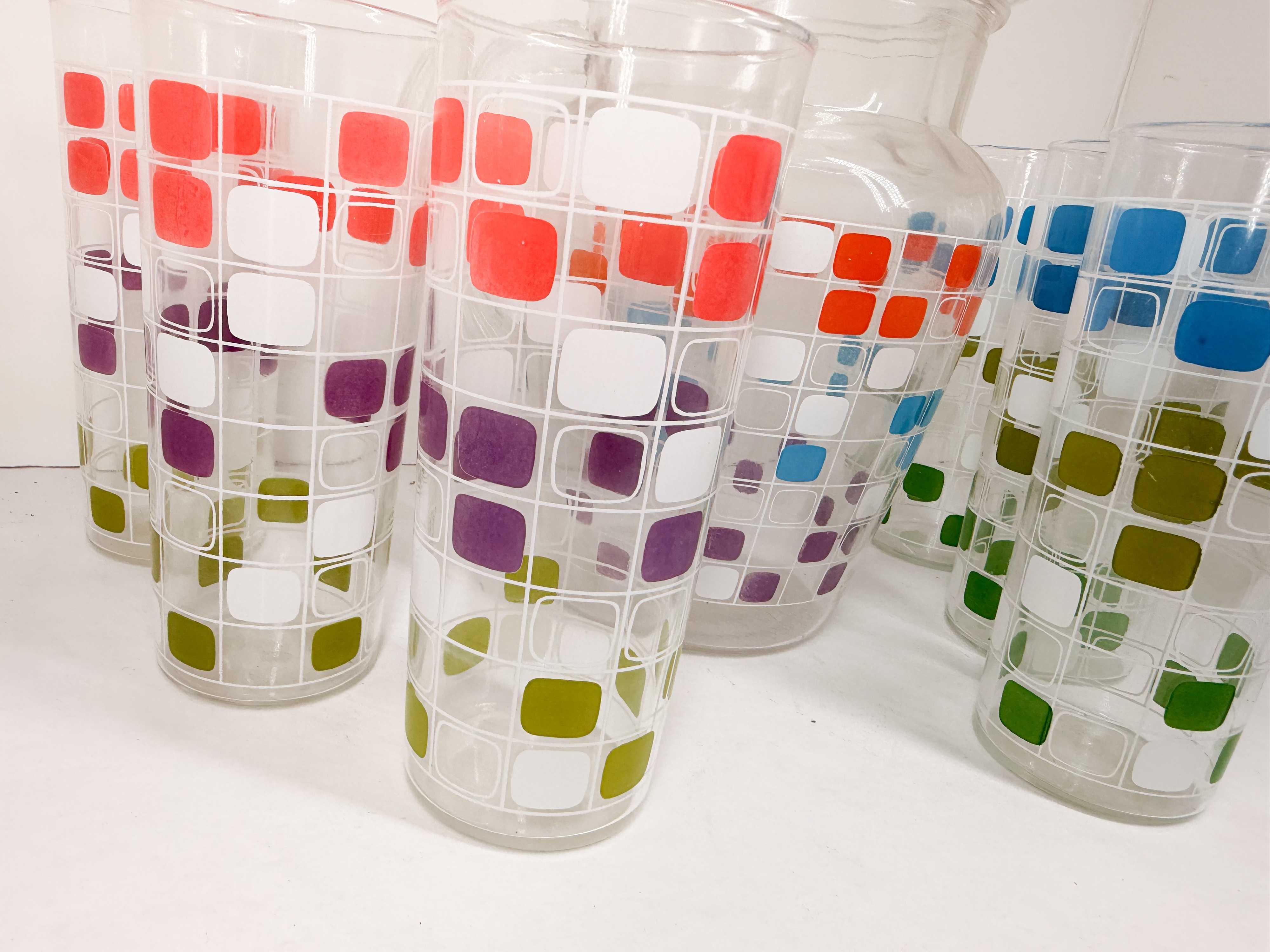 VINTAGE GEOMETRIC PATTERNED GLASS BEVERAGE SET