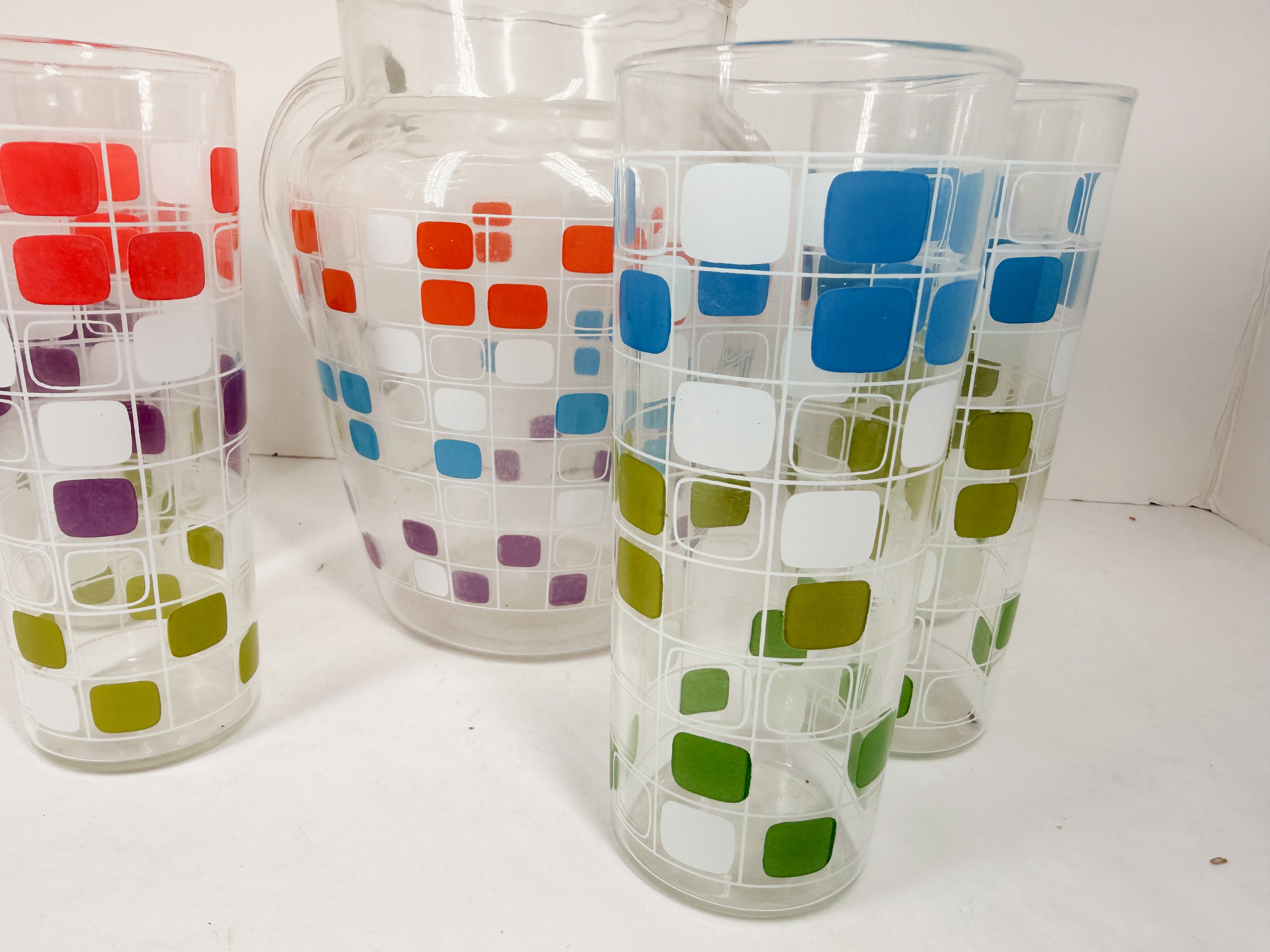 VINTAGE GEOMETRIC PATTERNED GLASS BEVERAGE SET