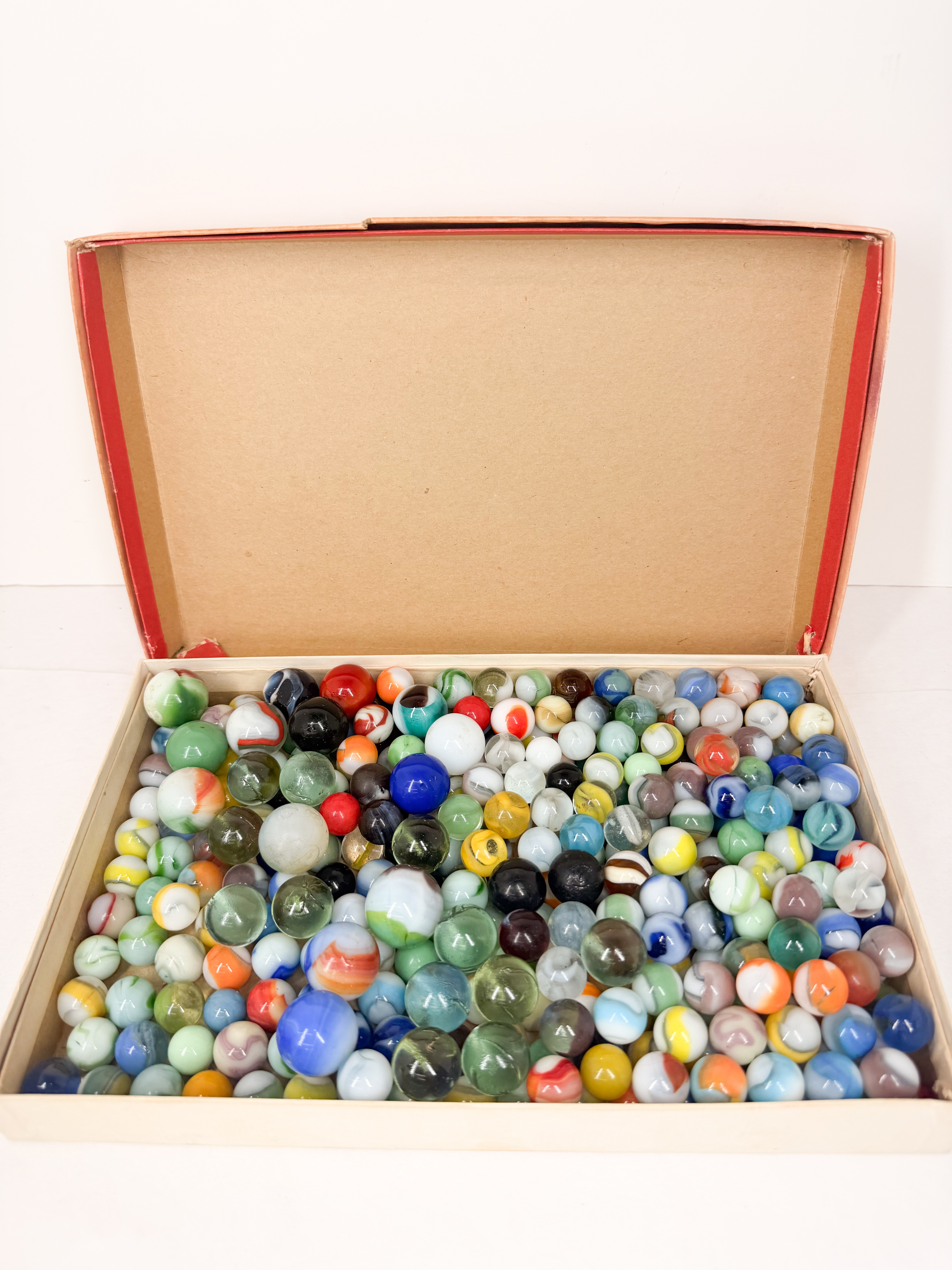 VINTAGE ASSORTMENT OF GLASS MARBLES