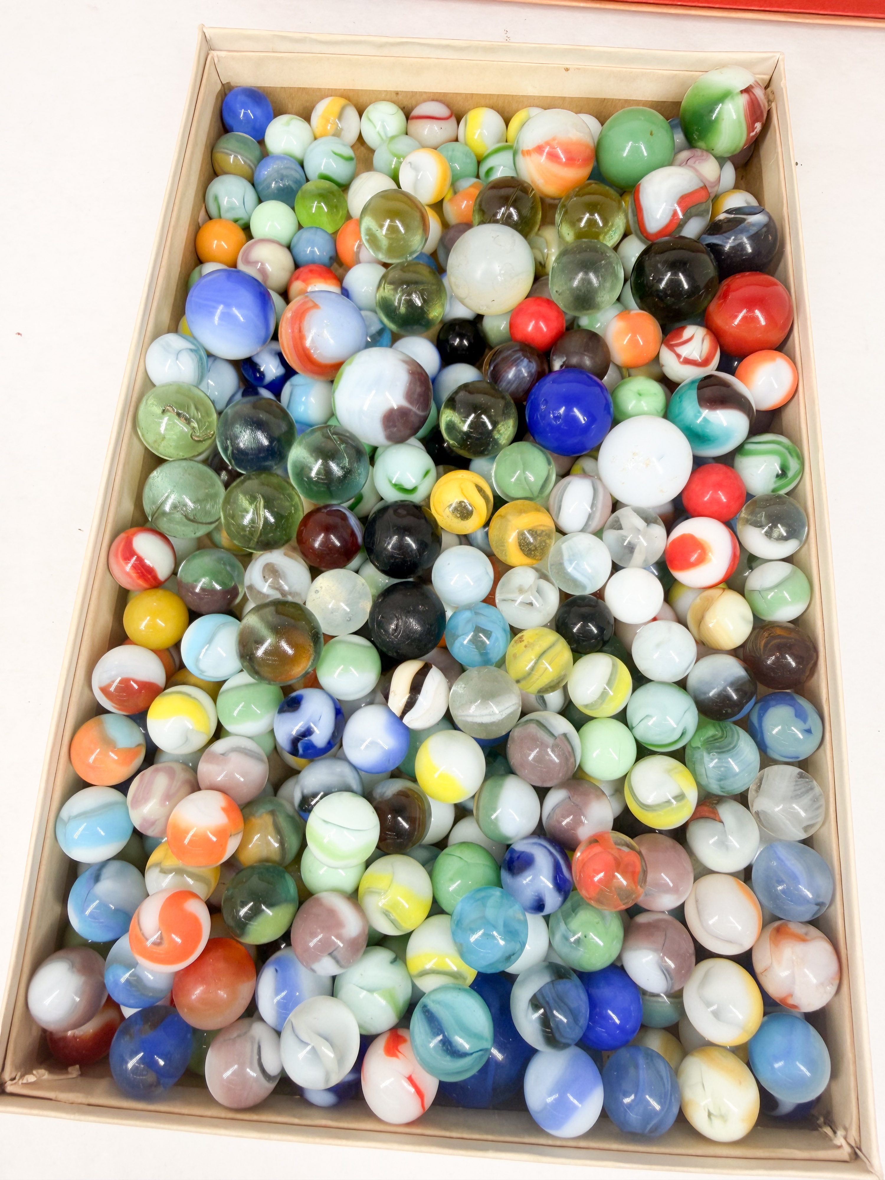 VINTAGE ASSORTMENT OF GLASS MARBLES