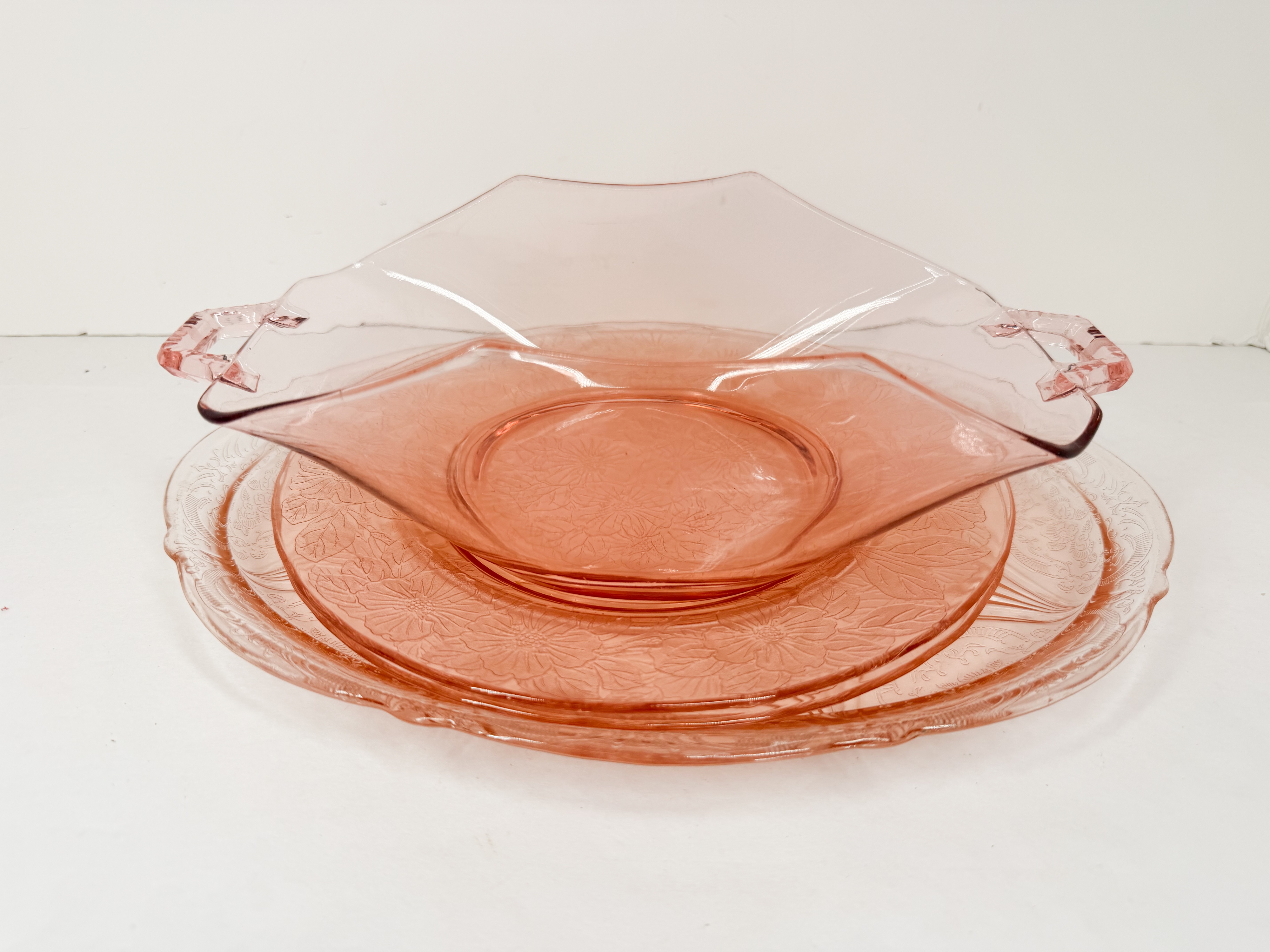 GROUP OF PINK DEPRESSION GLASS SERVING PIECES