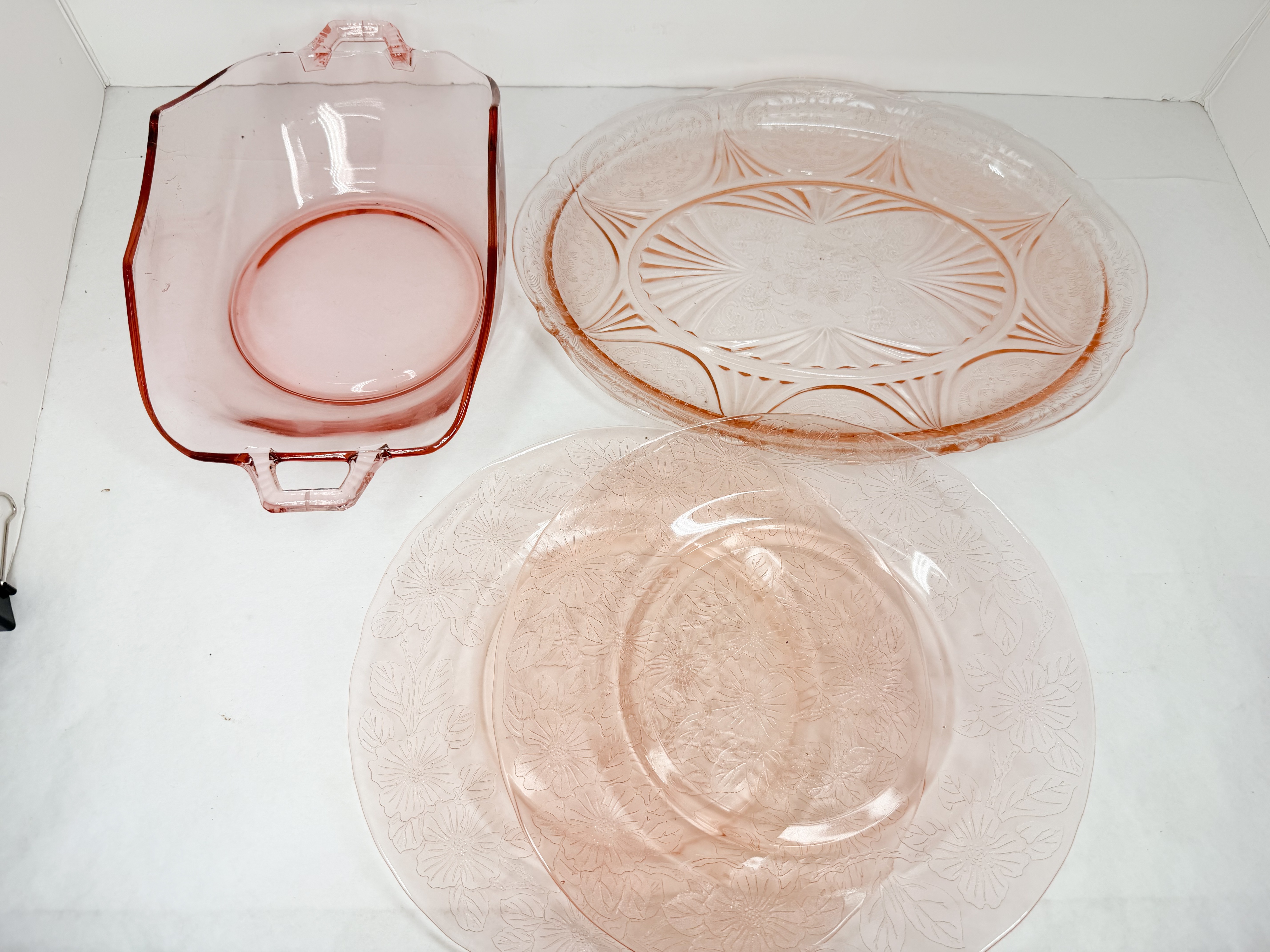GROUP OF PINK DEPRESSION GLASS SERVING PIECES