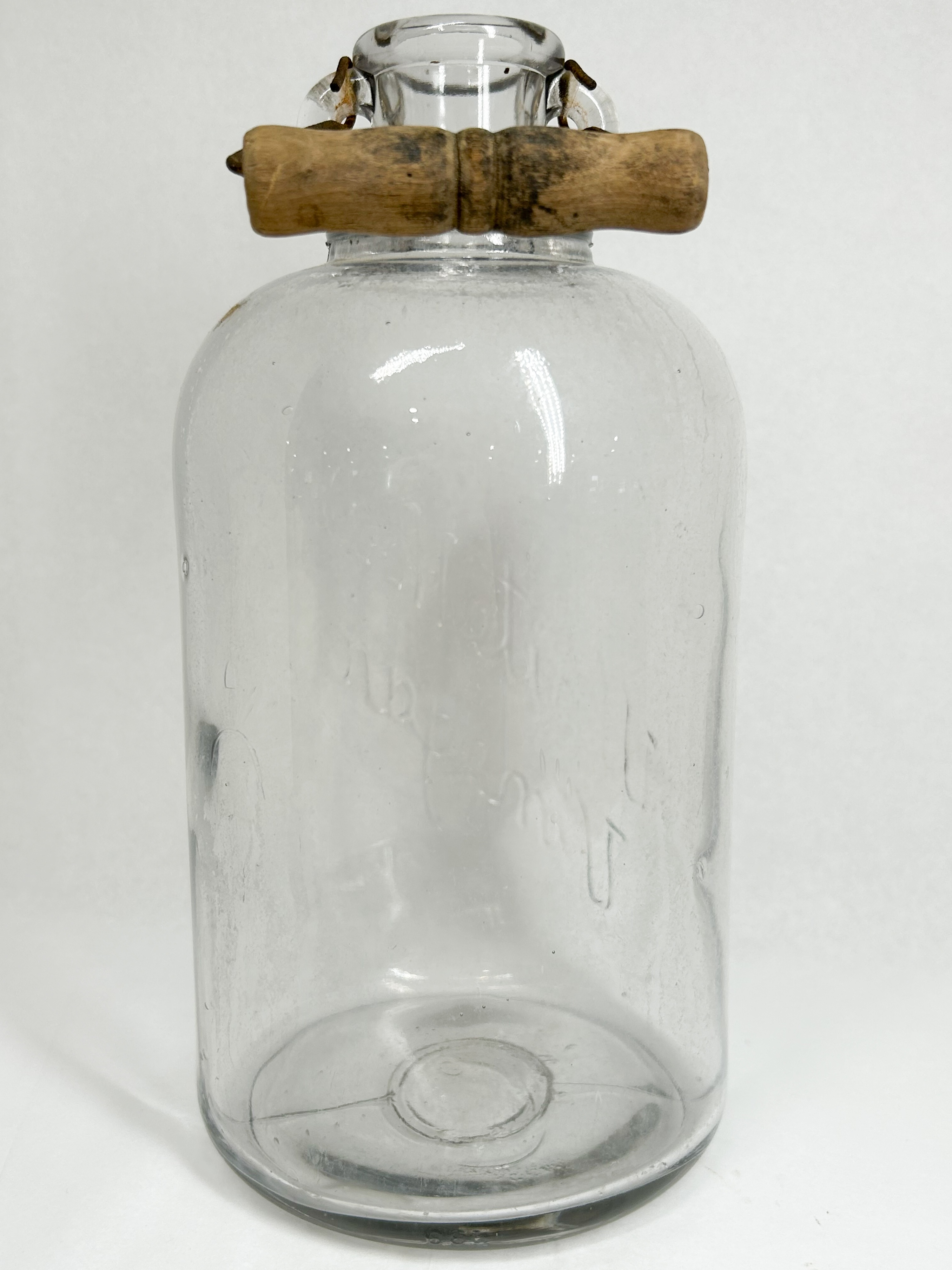 WHITE HOUSE VINEGAR GLASS JUG