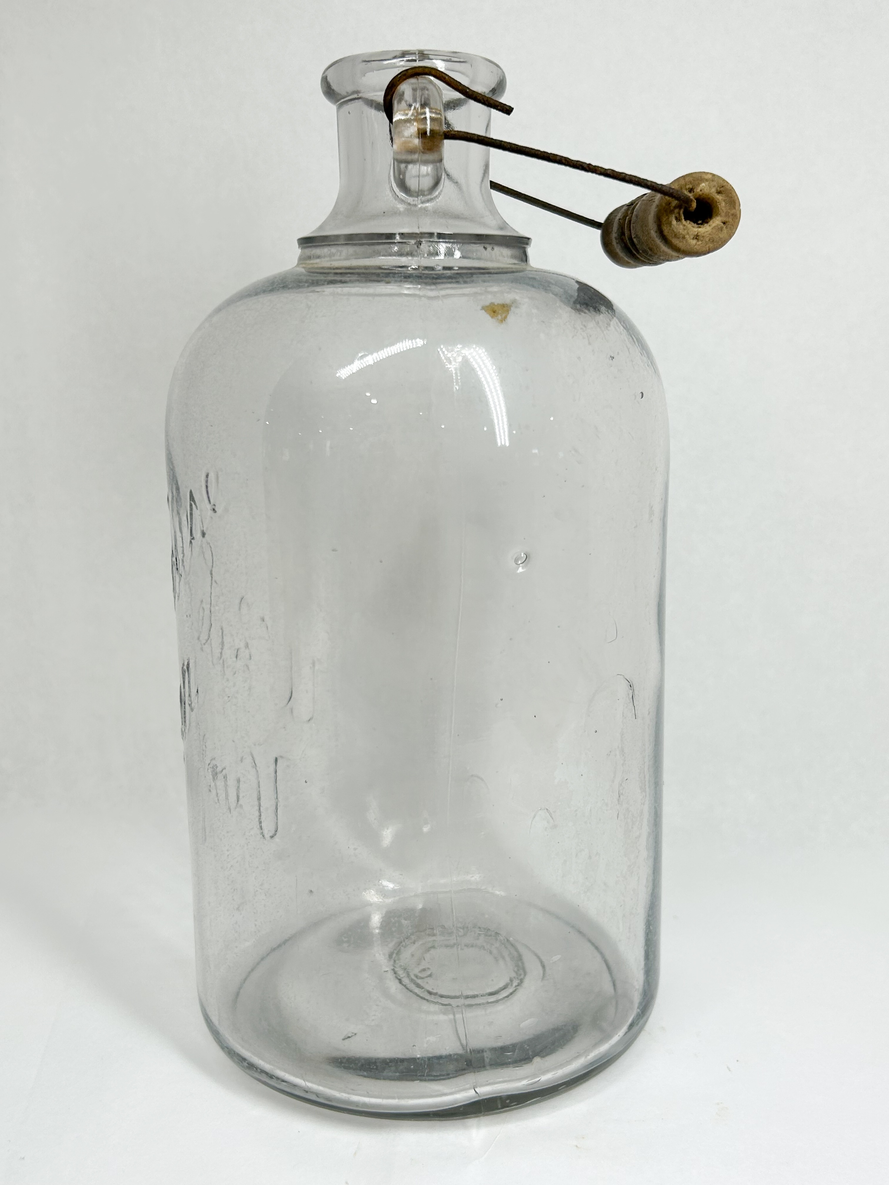 WHITE HOUSE VINEGAR GLASS JUG