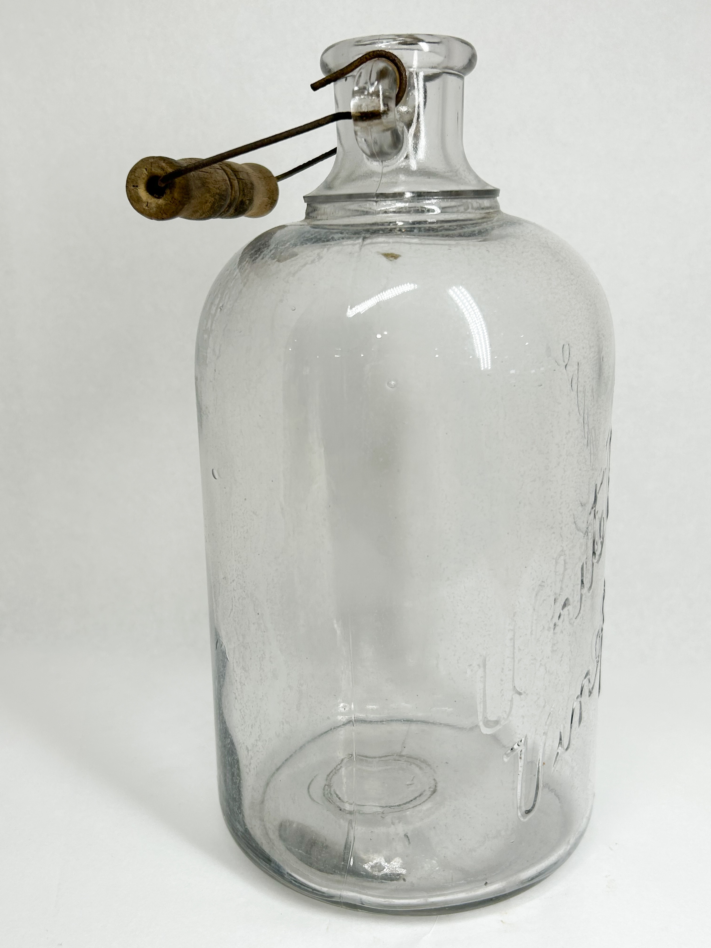 WHITE HOUSE VINEGAR GLASS JUG
