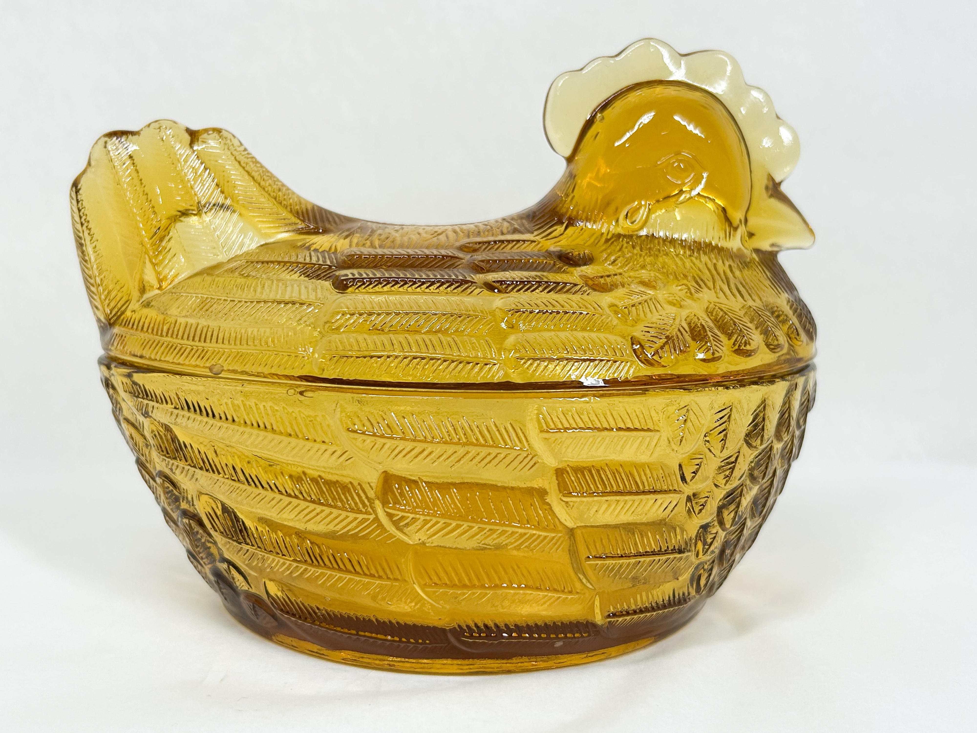 AMBER GLASS HEN ON NEST