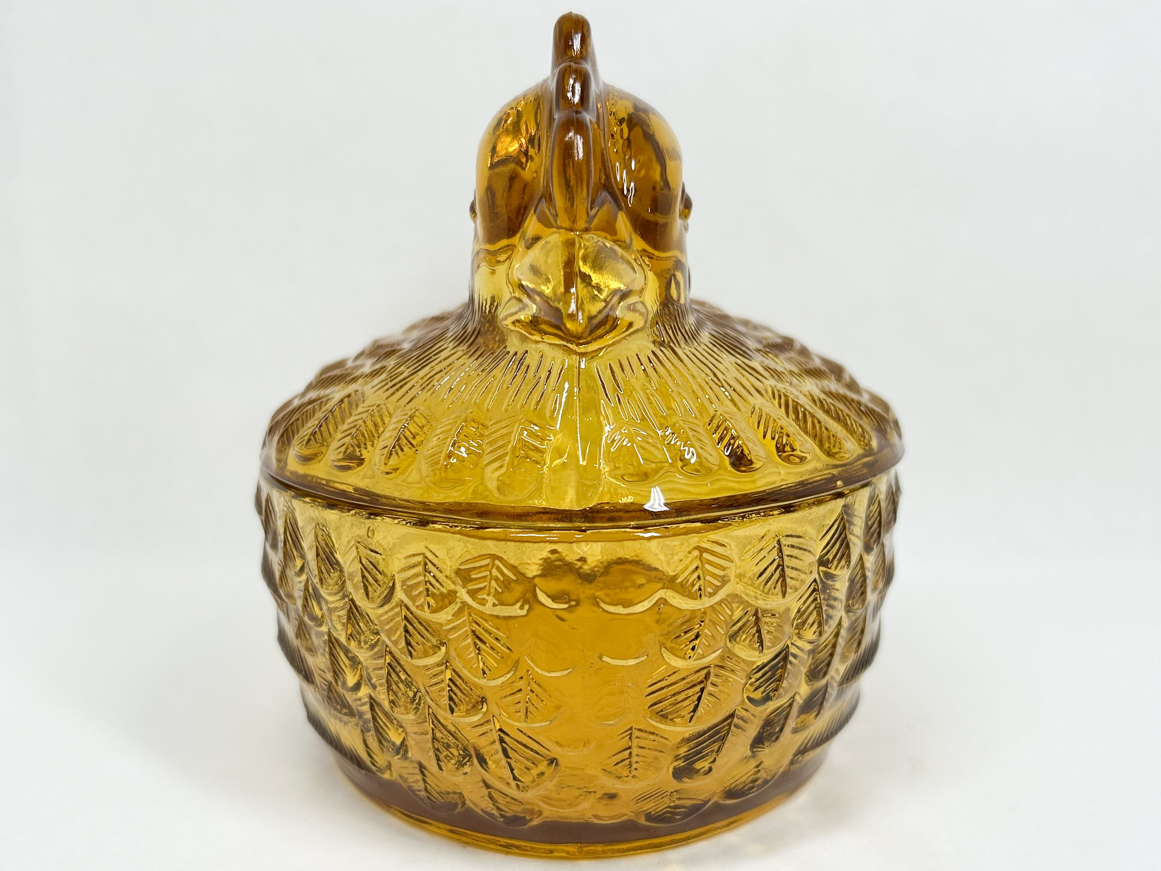 AMBER GLASS HEN ON NEST