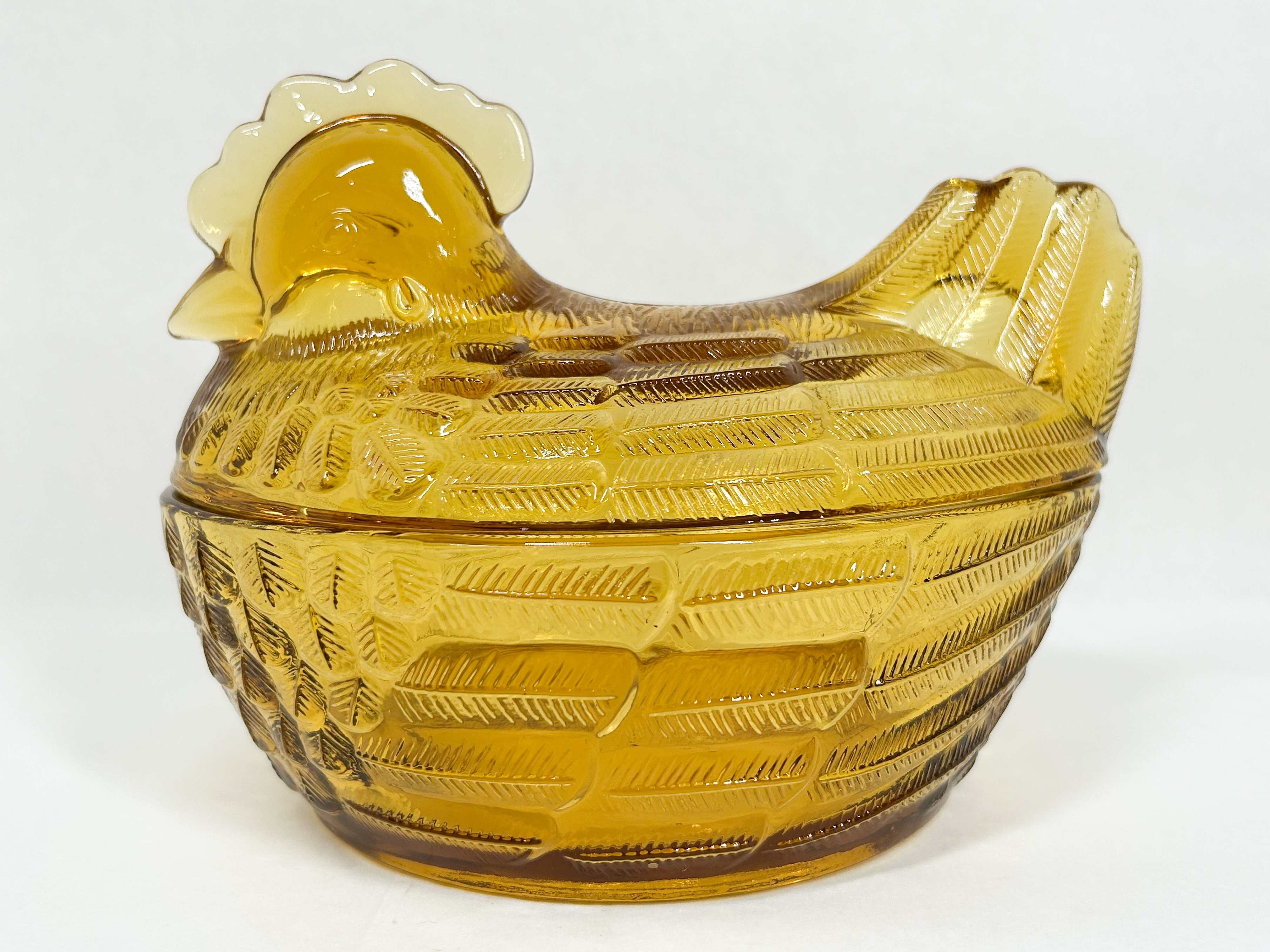 AMBER GLASS HEN ON NEST