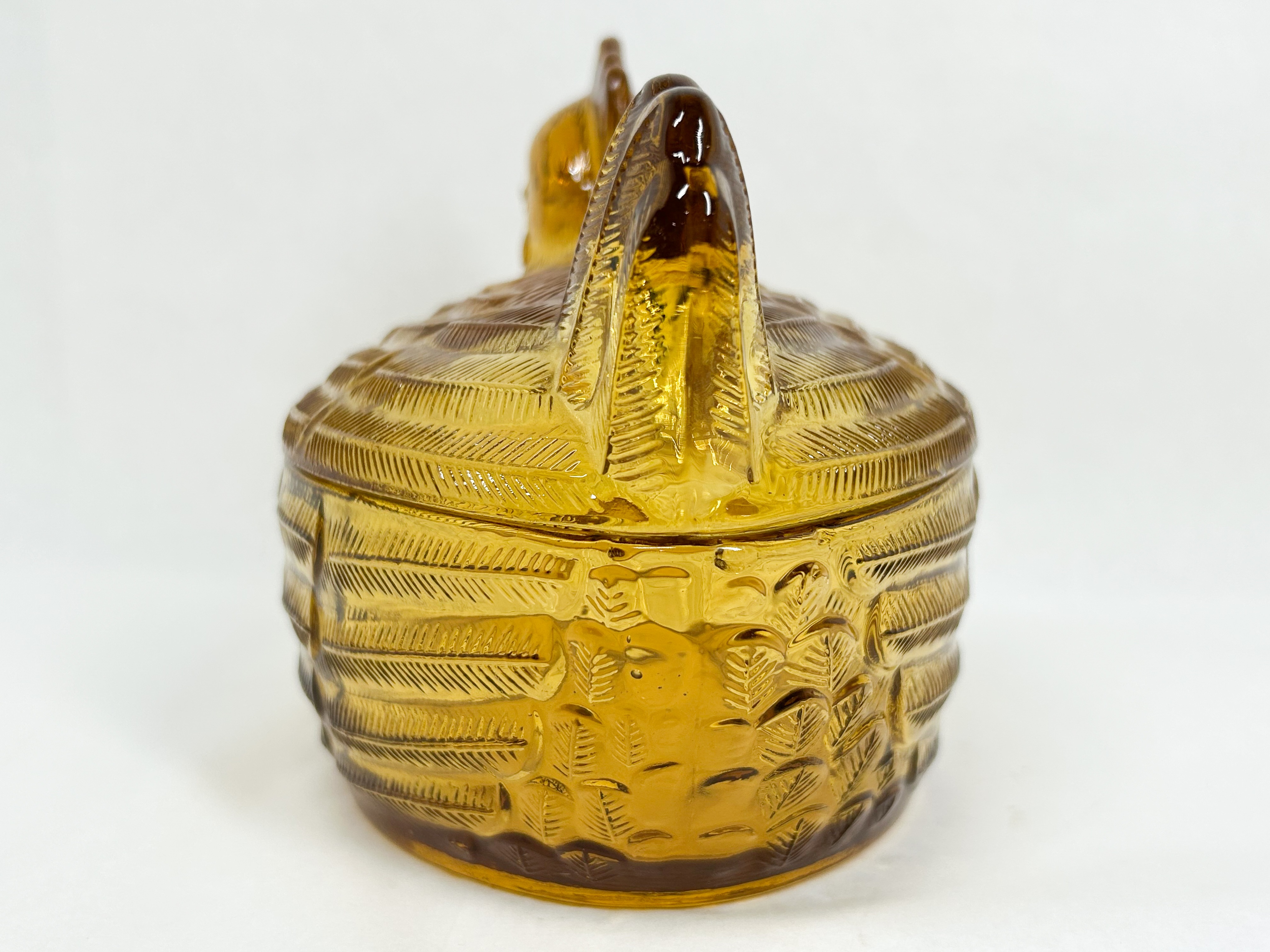 AMBER GLASS HEN ON NEST