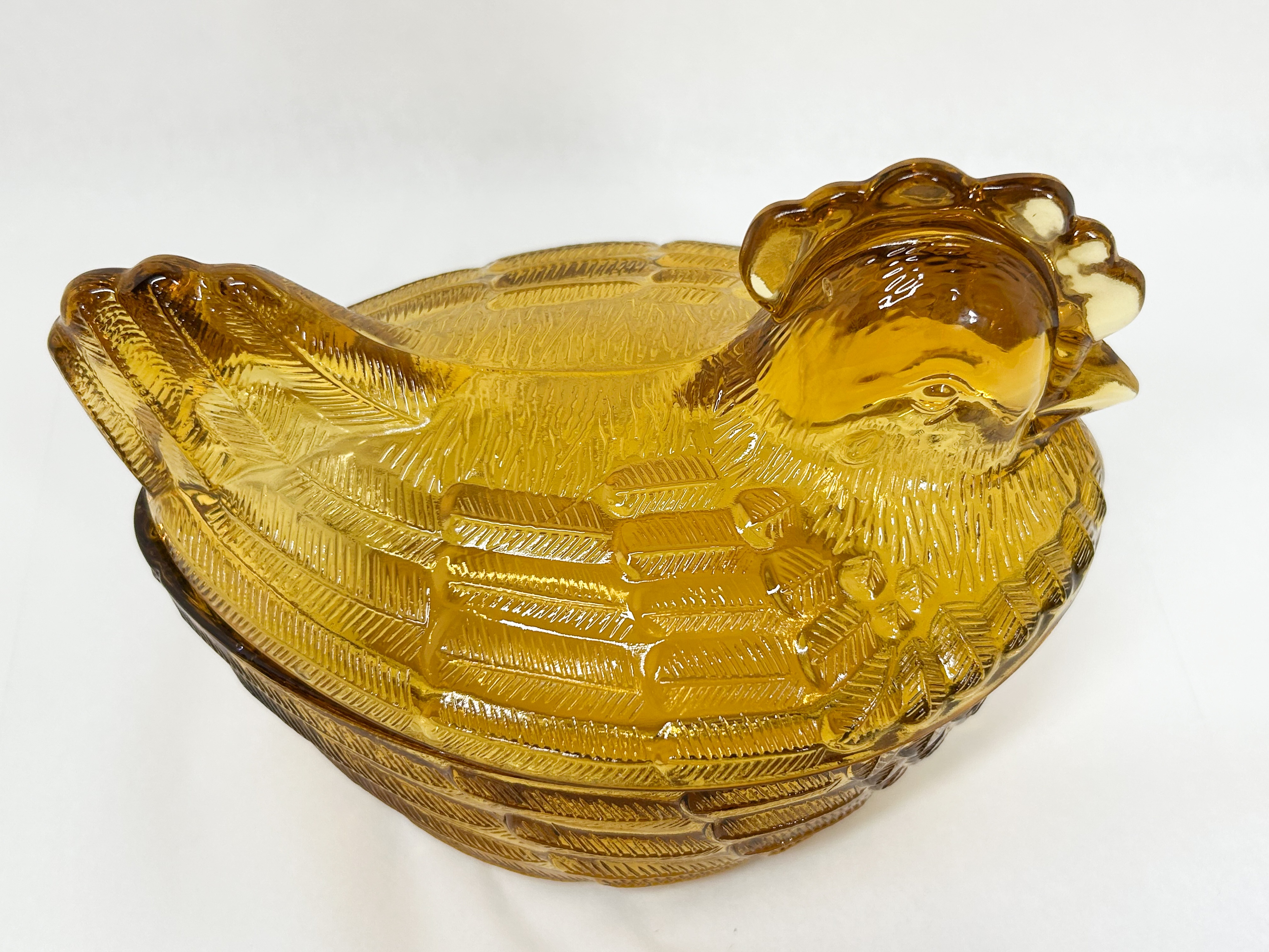 AMBER GLASS HEN ON NEST