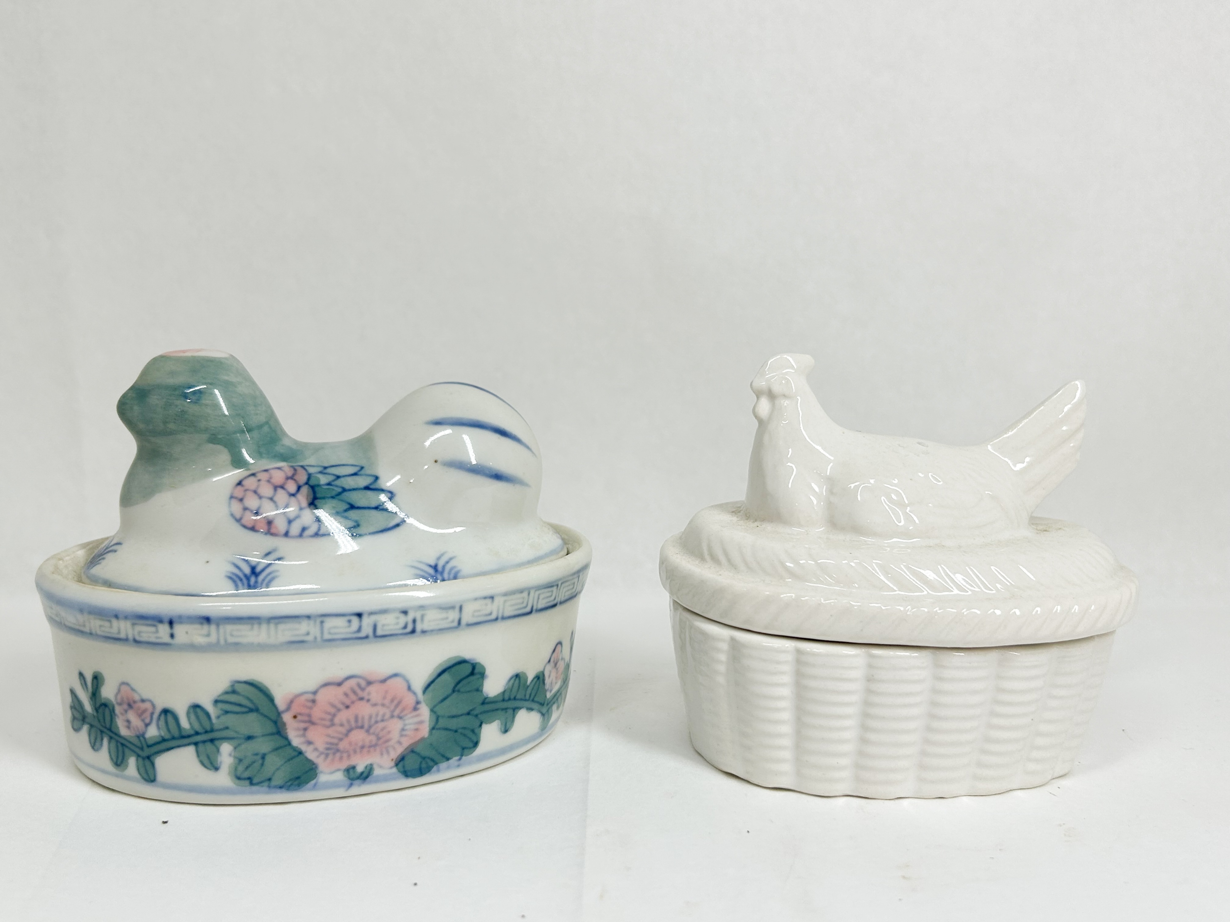 TWO CERAMIC HEN ON NEST TRINKET BOXES