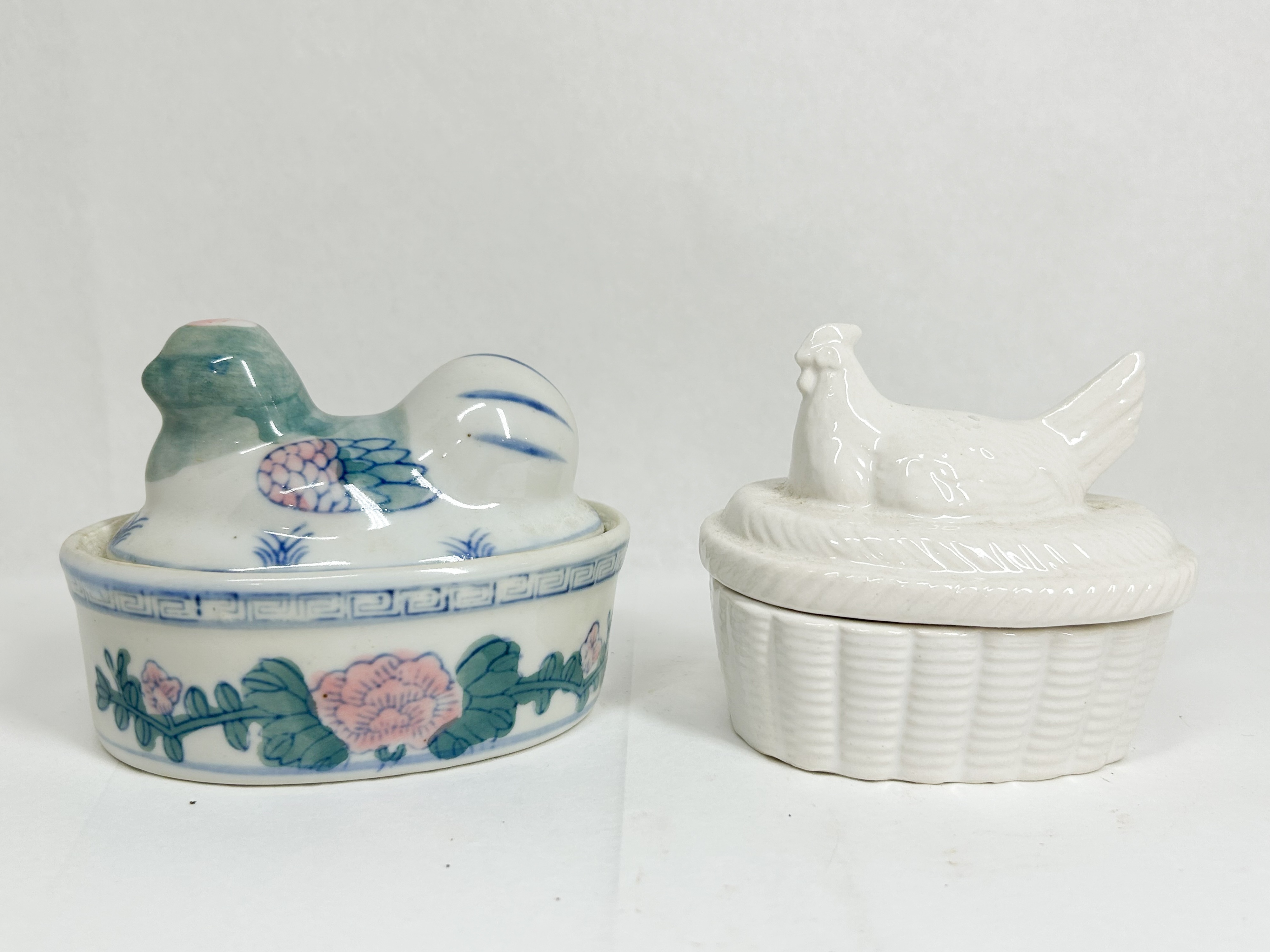 TWO CERAMIC HEN ON NEST TRINKET BOXES