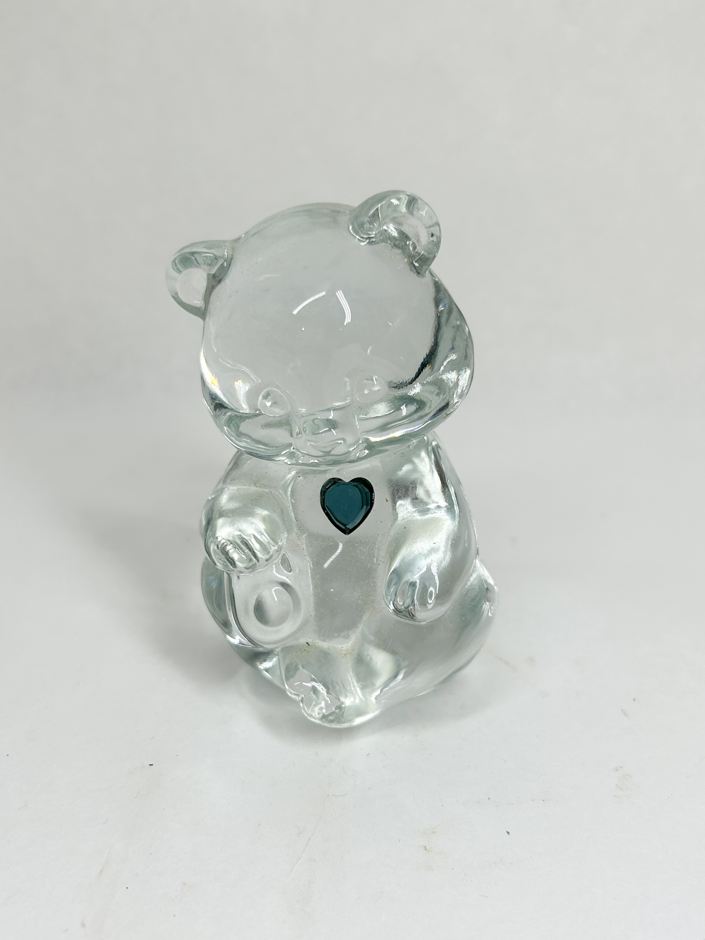 FENTON GLASS SITTING BEAR FIGURINE