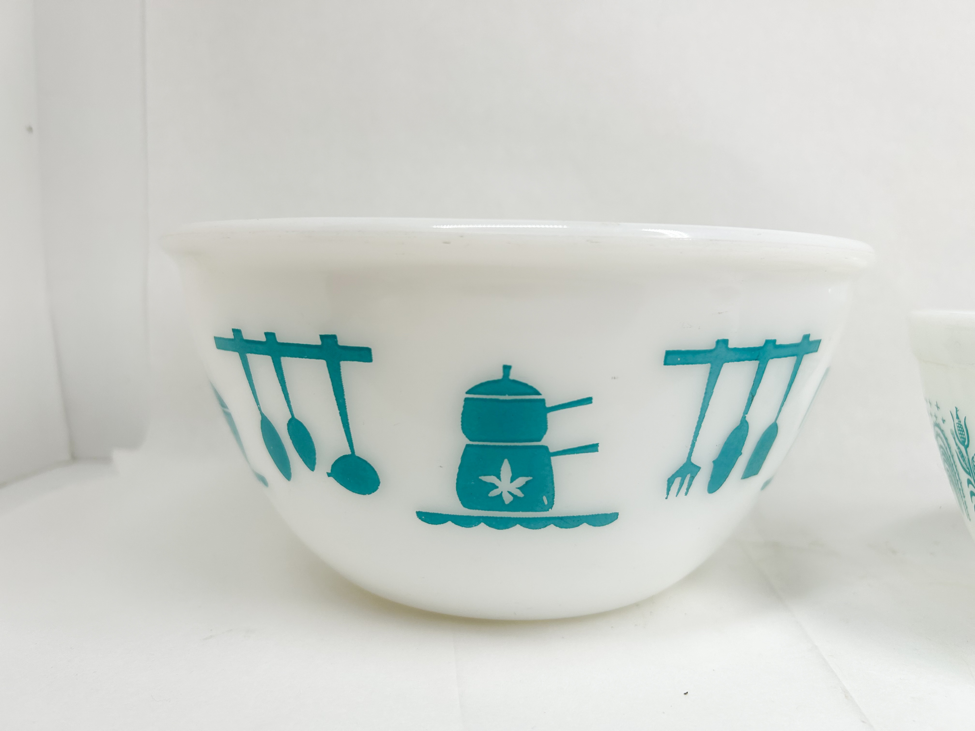 PYREX AMISH BUTTERMILK BOWL AND HA BOWL
