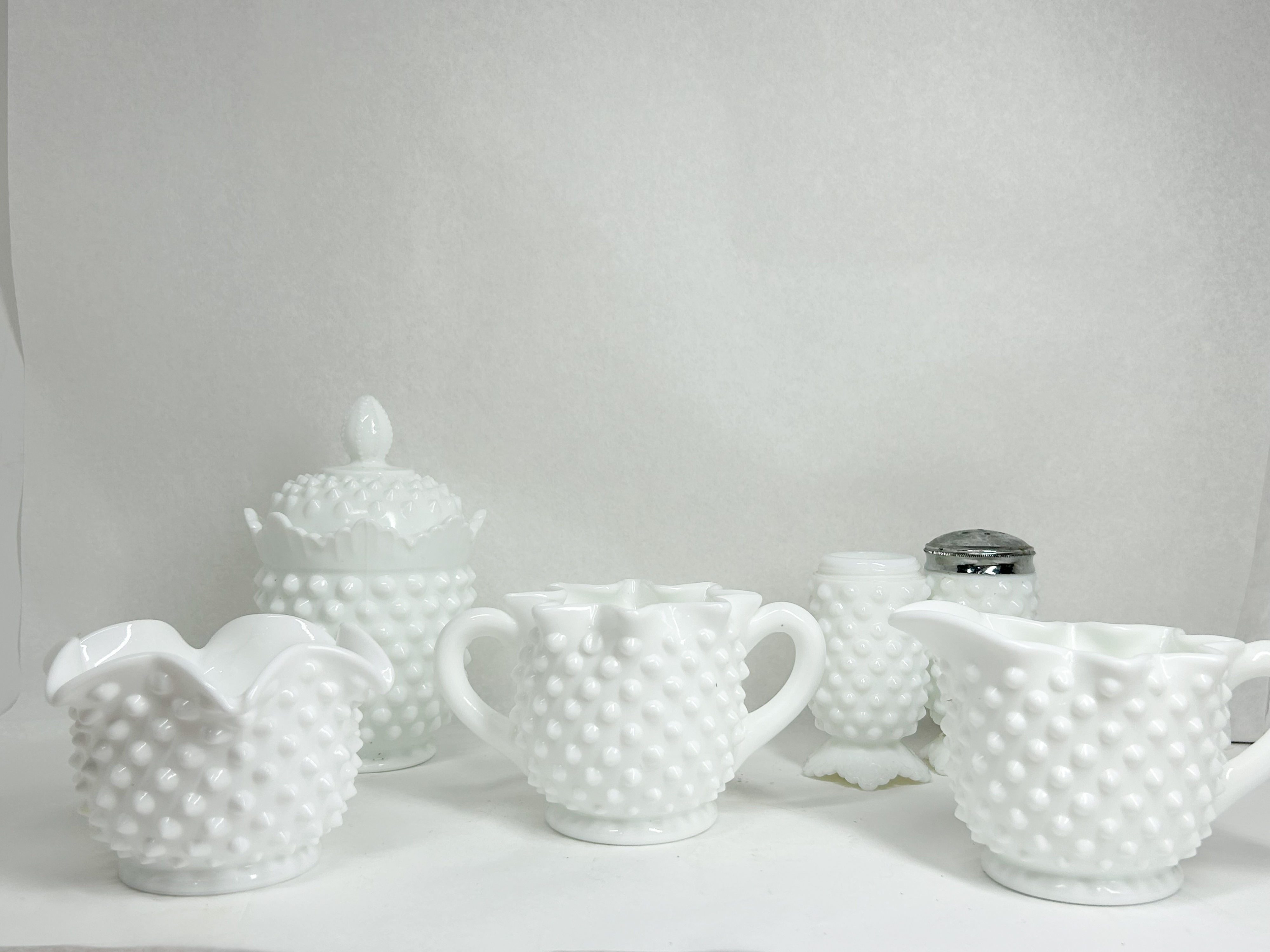 A COLLECTION OF WHITE HOBNAIL MILK GLASS TABLEWARE