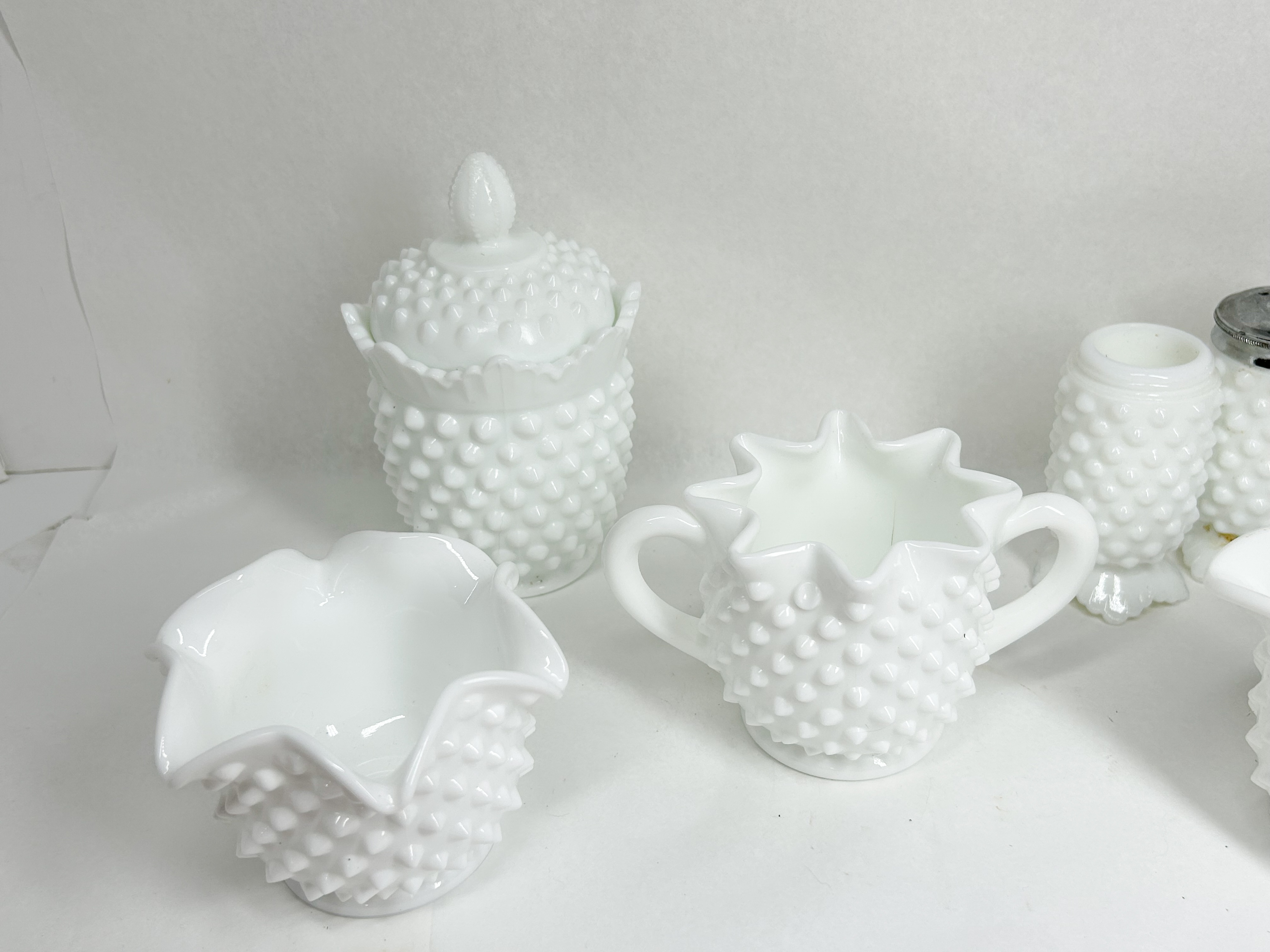 A COLLECTION OF WHITE HOBNAIL MILK GLASS TABLEWARE