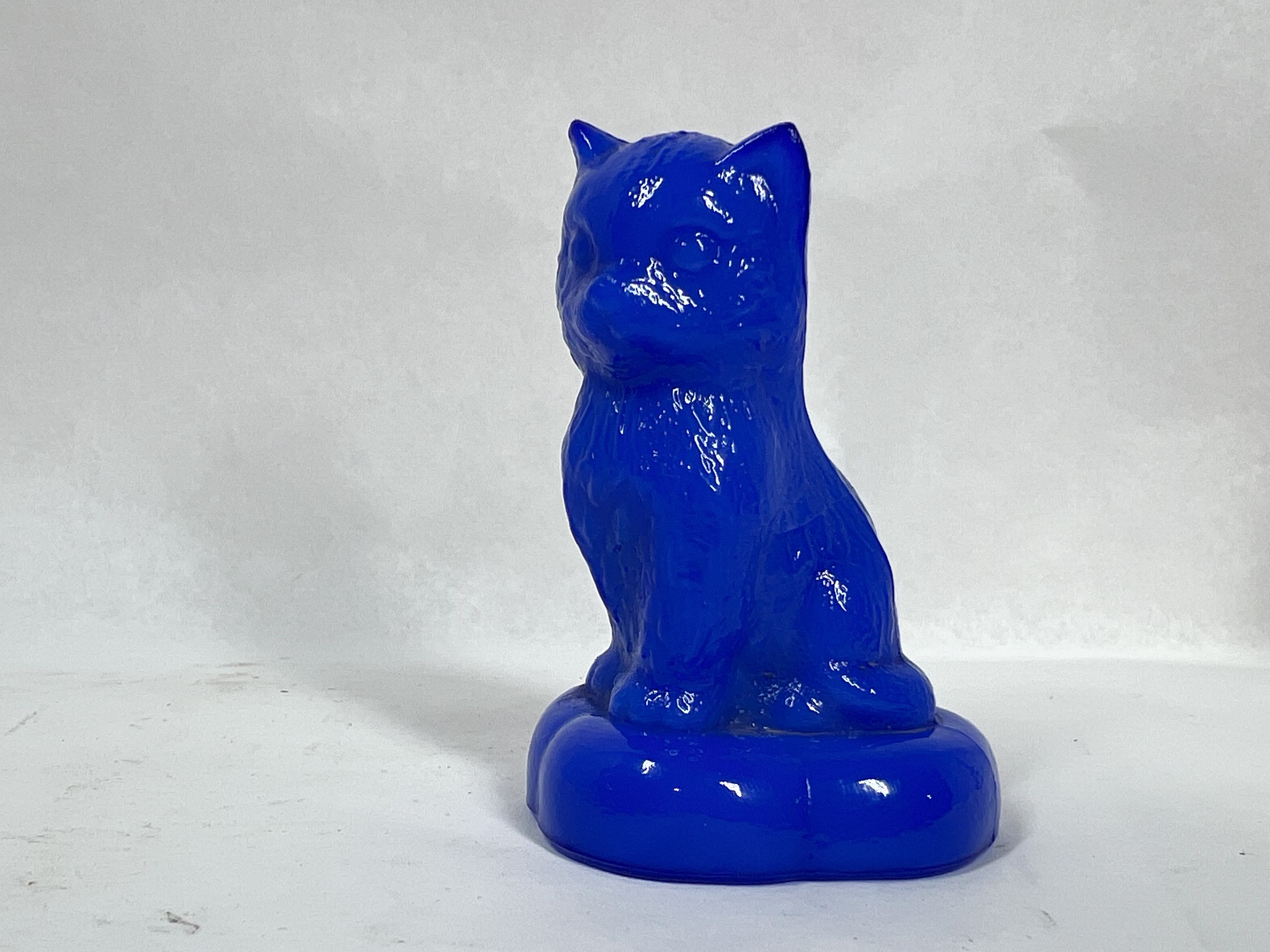 BOYD COBALT KITTEN ON PILLOW