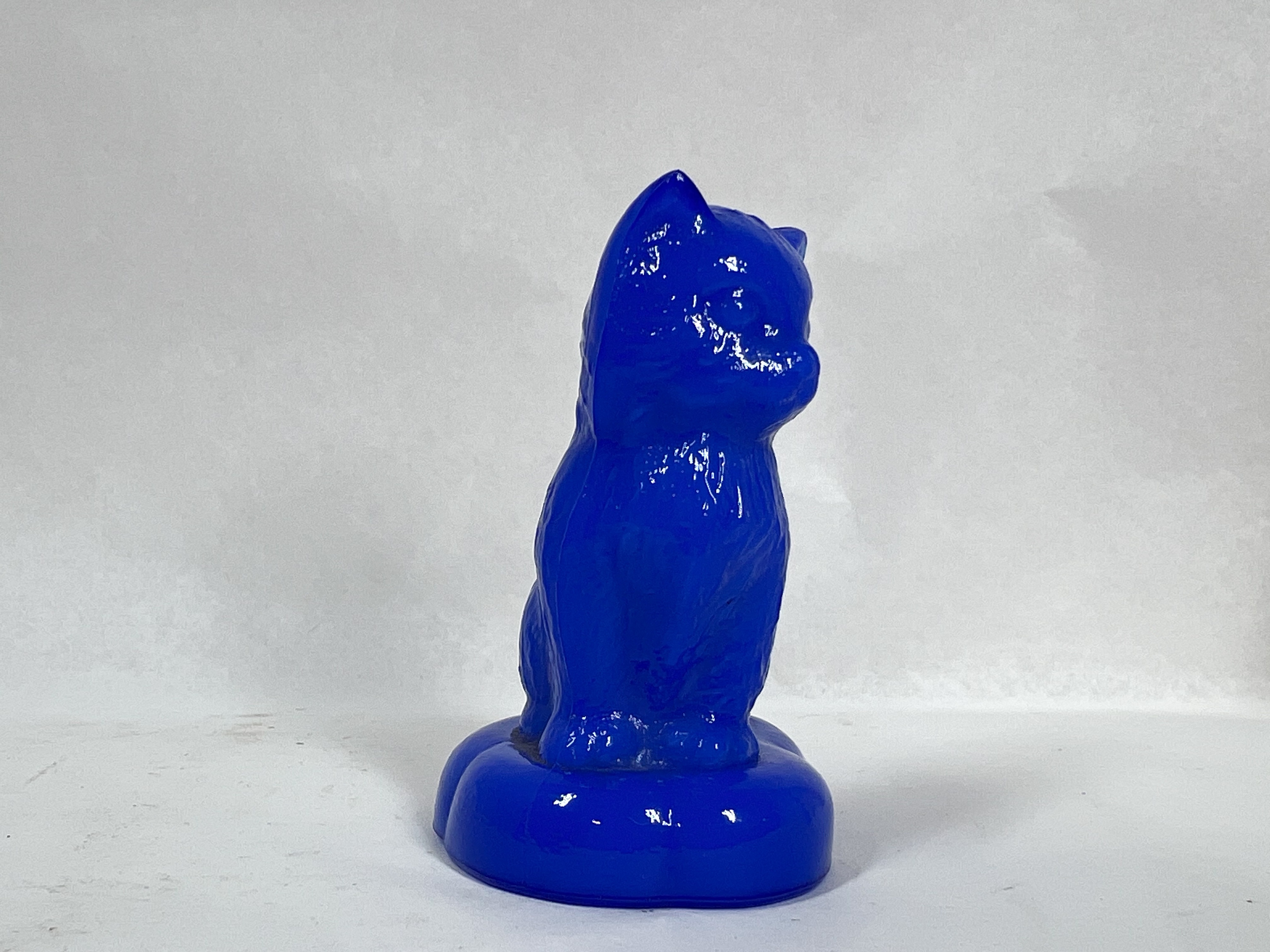 BOYD COBALT KITTEN ON PILLOW