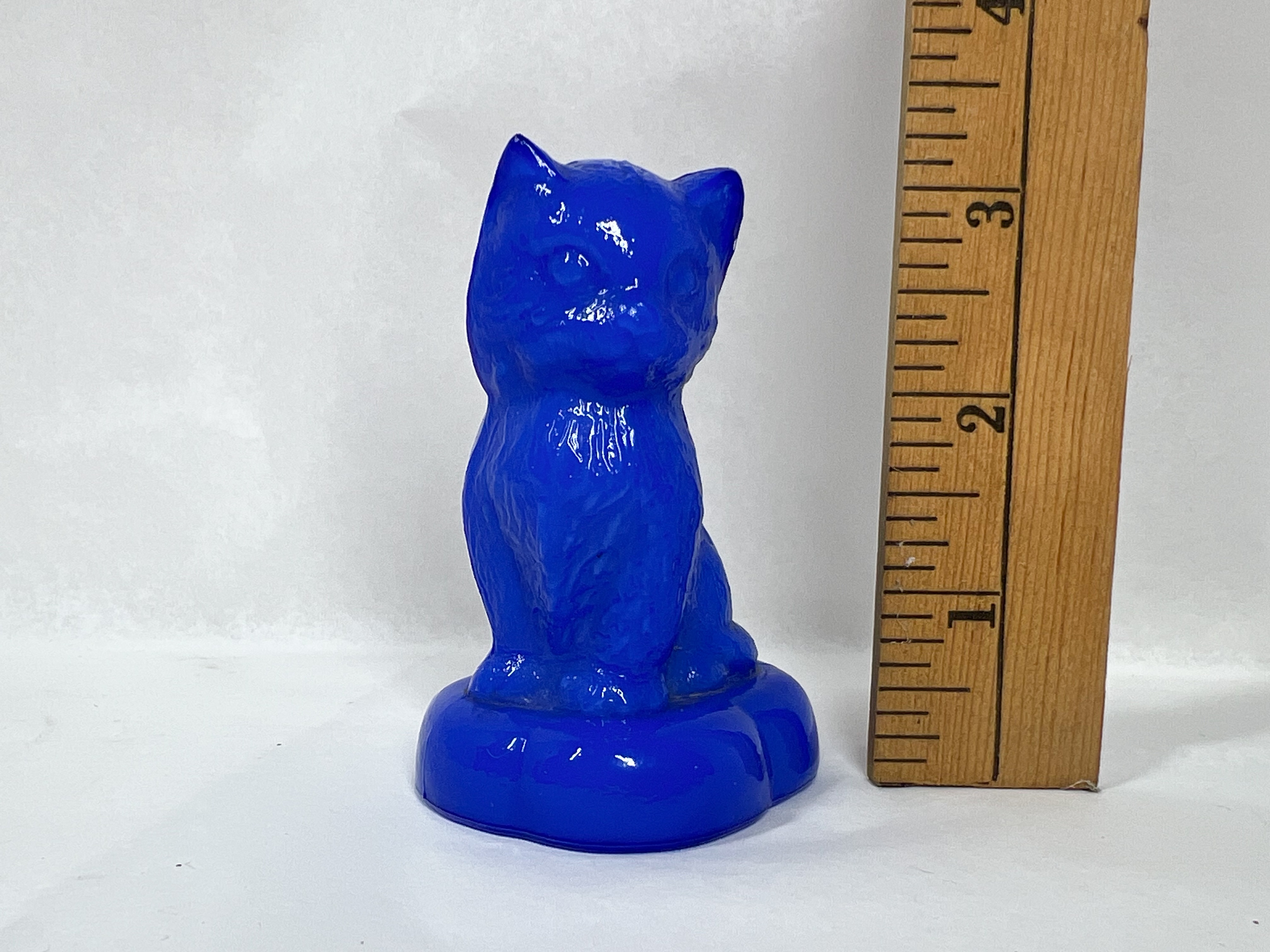 BOYD COBALT KITTEN ON PILLOW