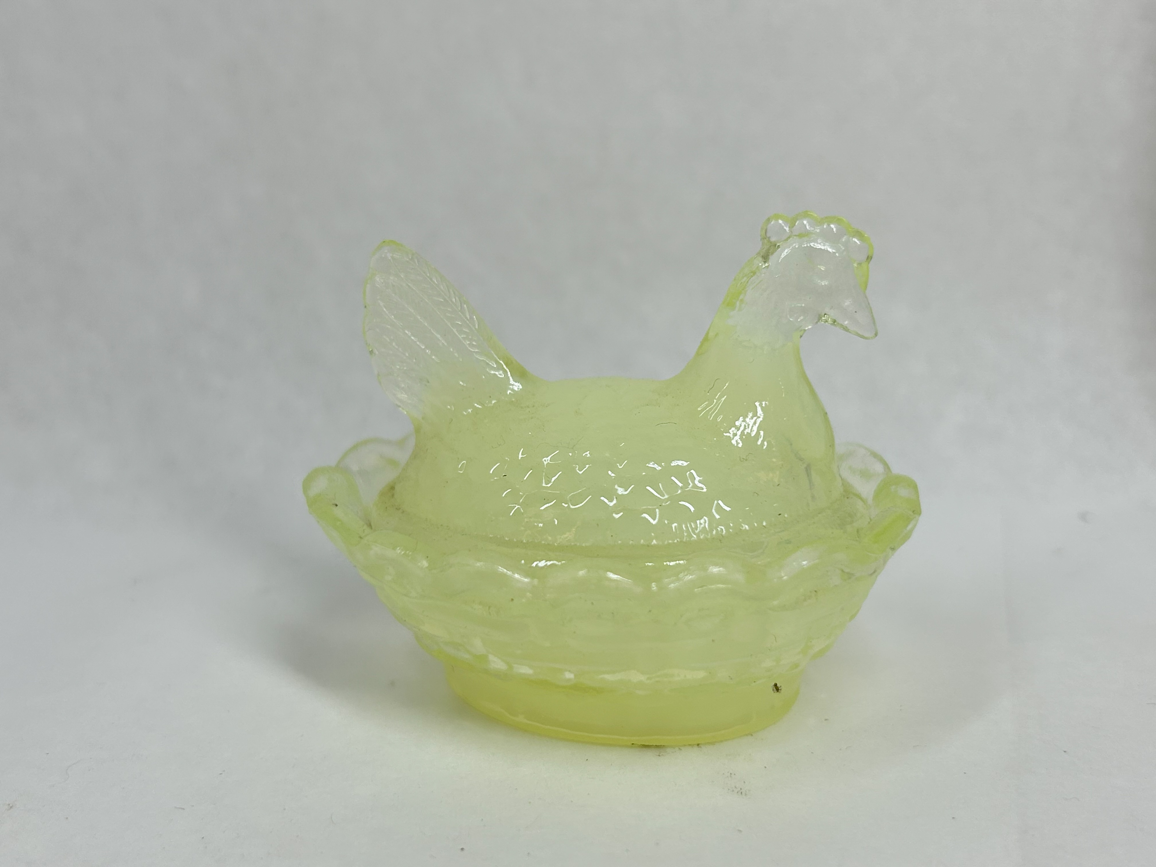 BOYD LEMONADE GLASS URANIUM SALT CELLAR GLOWS
