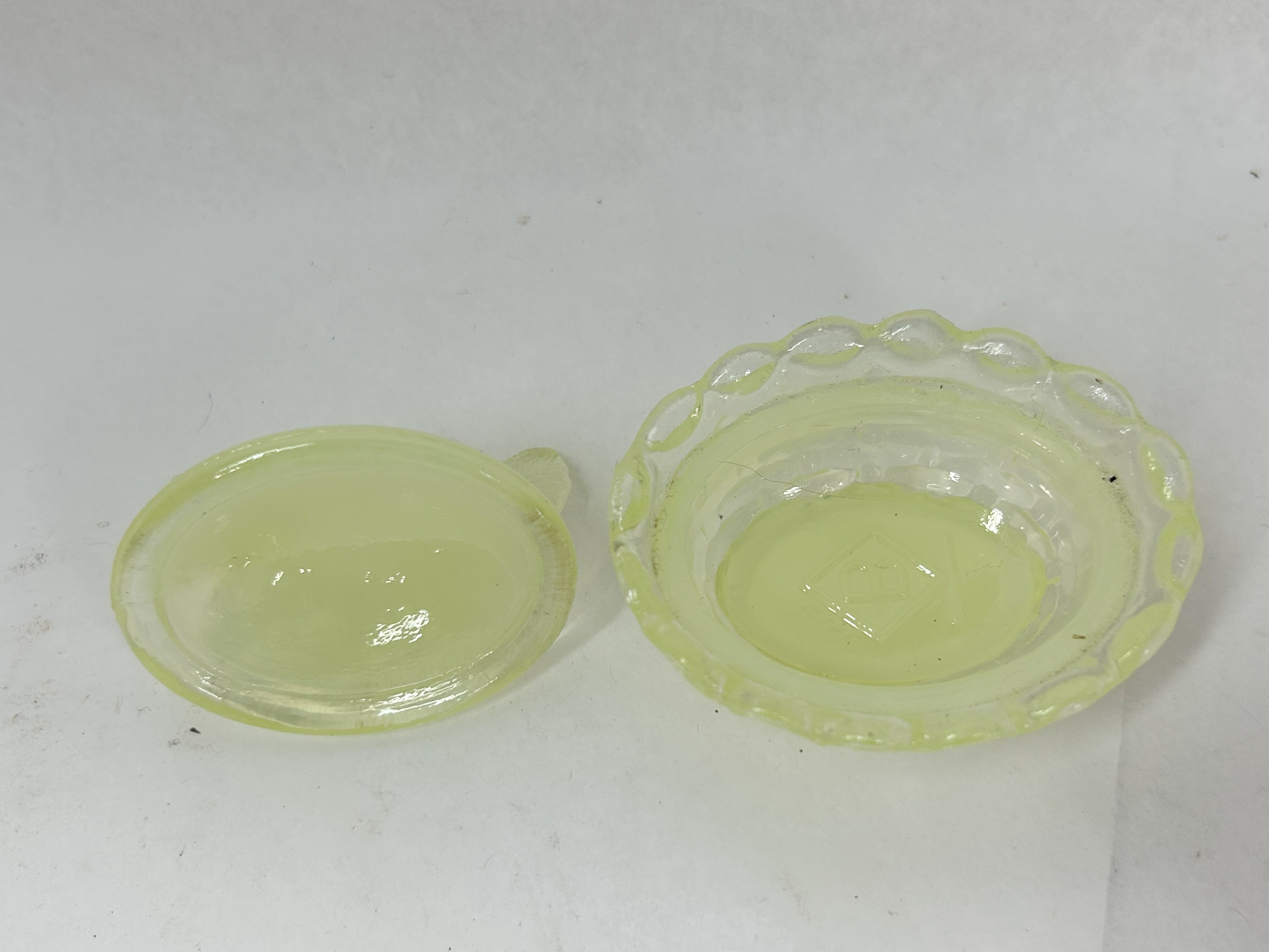 BOYD LEMONADE GLASS URANIUM SALT CELLAR GLOWS