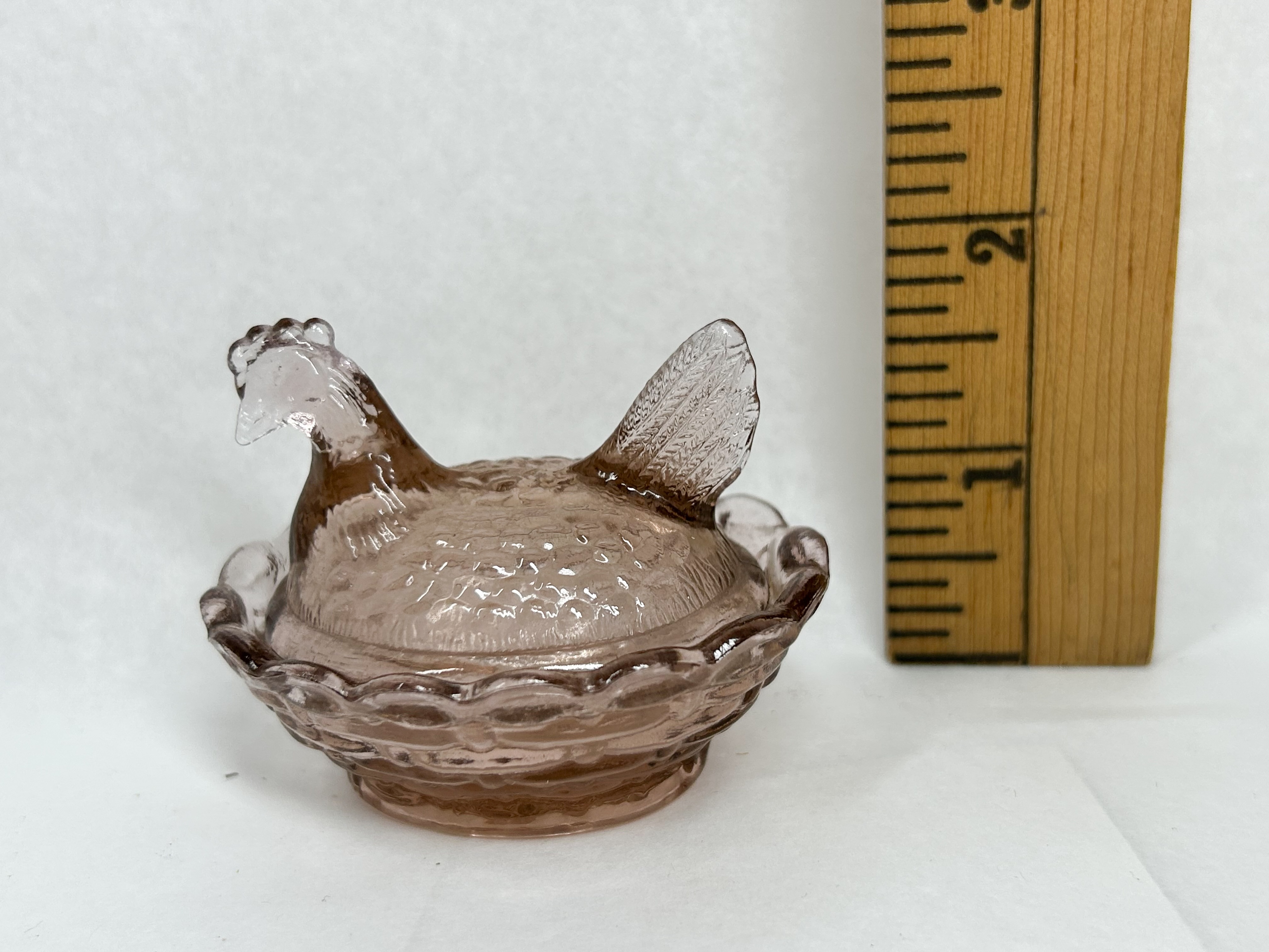 BOYD OOPS MINIATURE LAVENDER GLASS HEN-ON-NEST