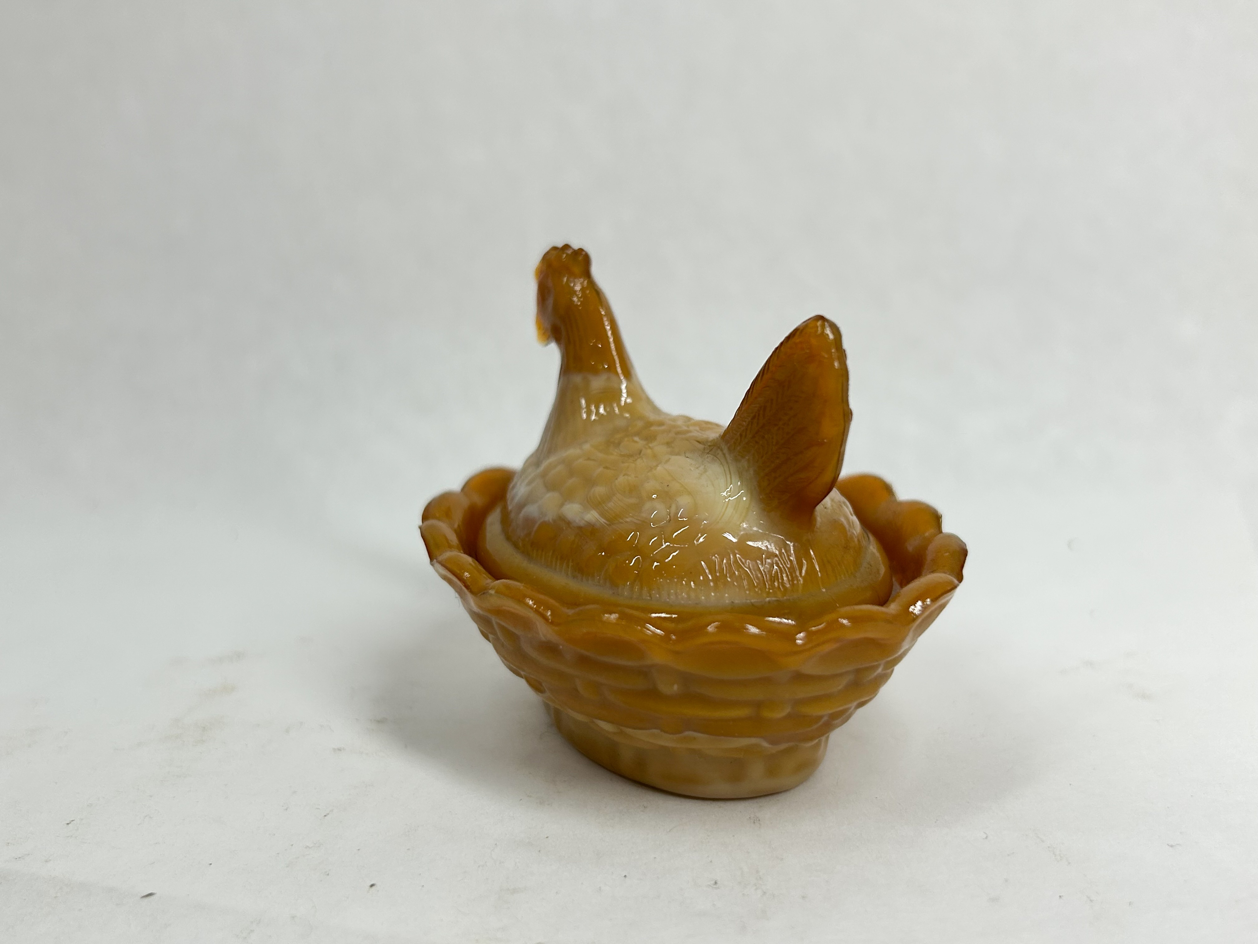BOYD BAMBOO MINI HEN ON NEST SALT CELLAR