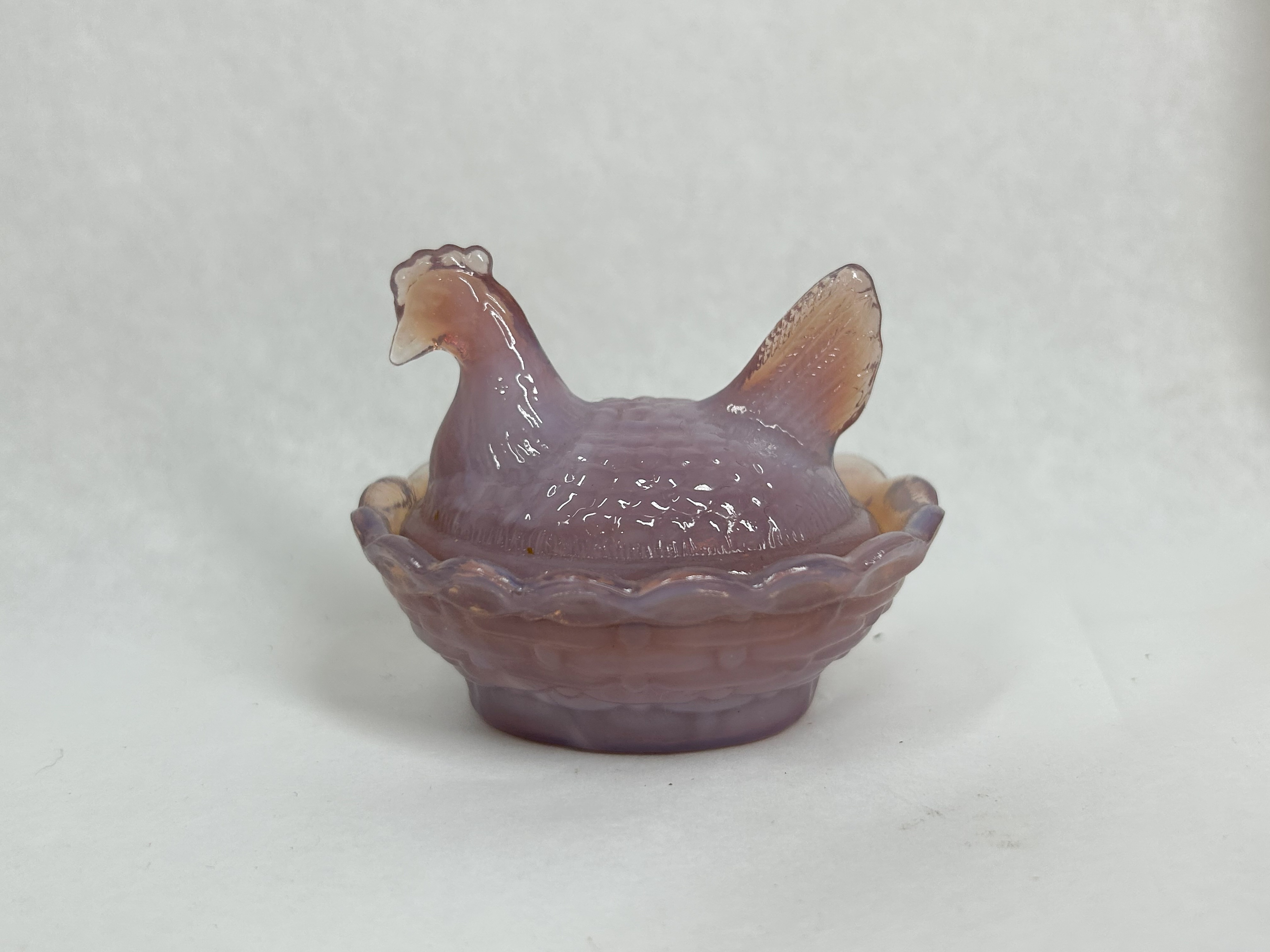 BOYD PURPLE SLAG MINIATURE HEN ON NEST
