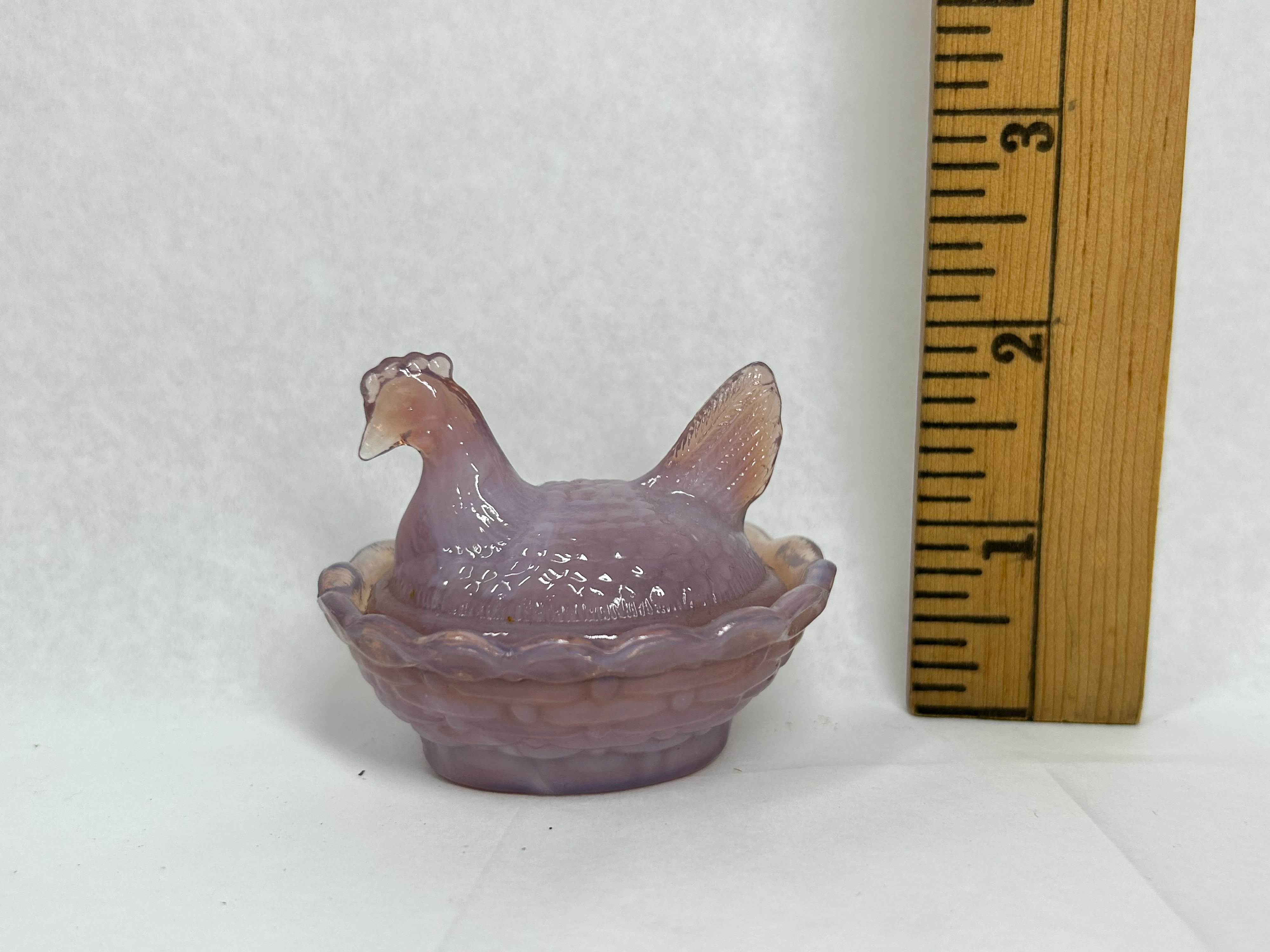 BOYD PURPLE SLAG MINIATURE HEN ON NEST