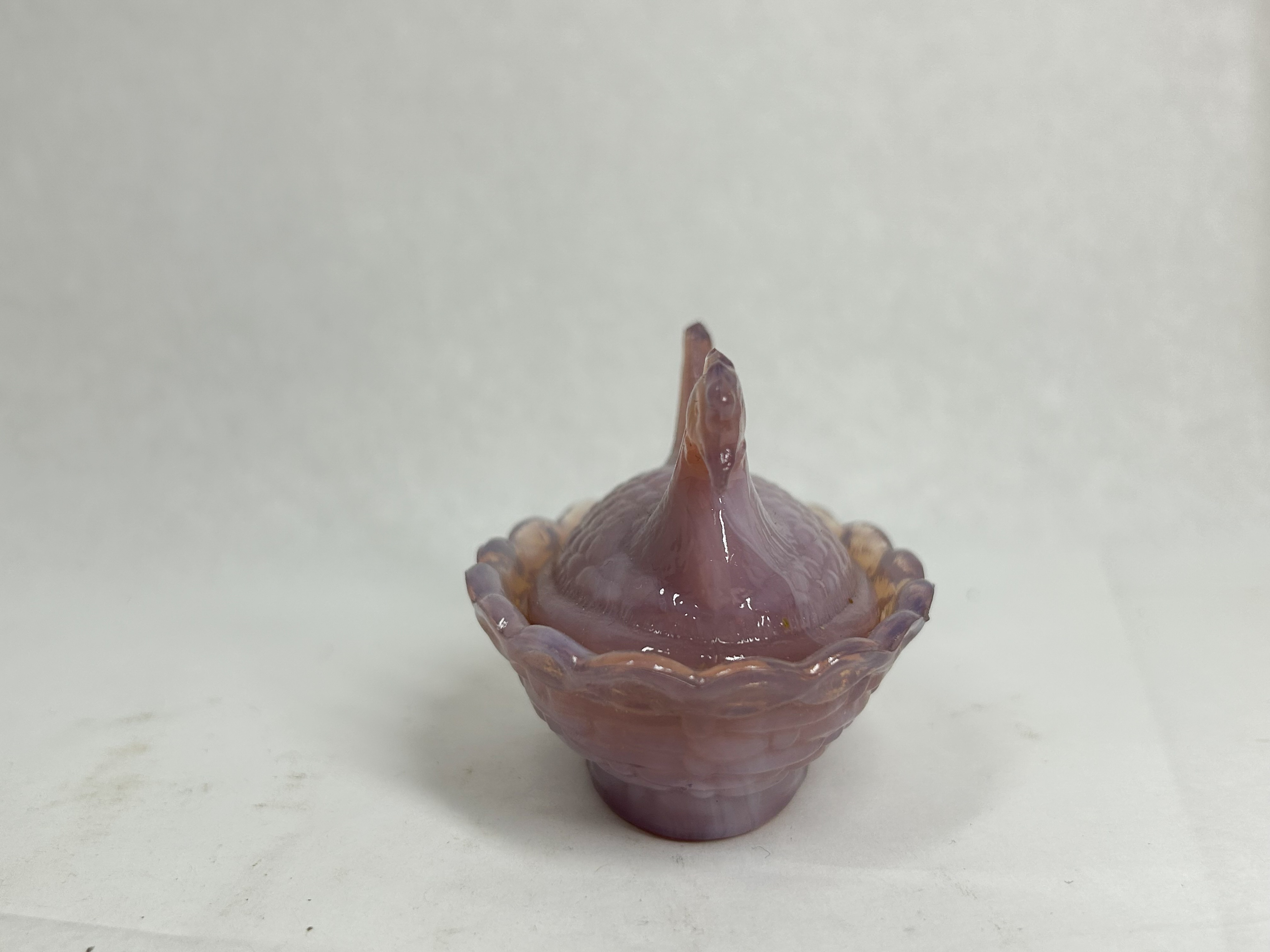 BOYD PURPLE SLAG MINIATURE HEN ON NEST