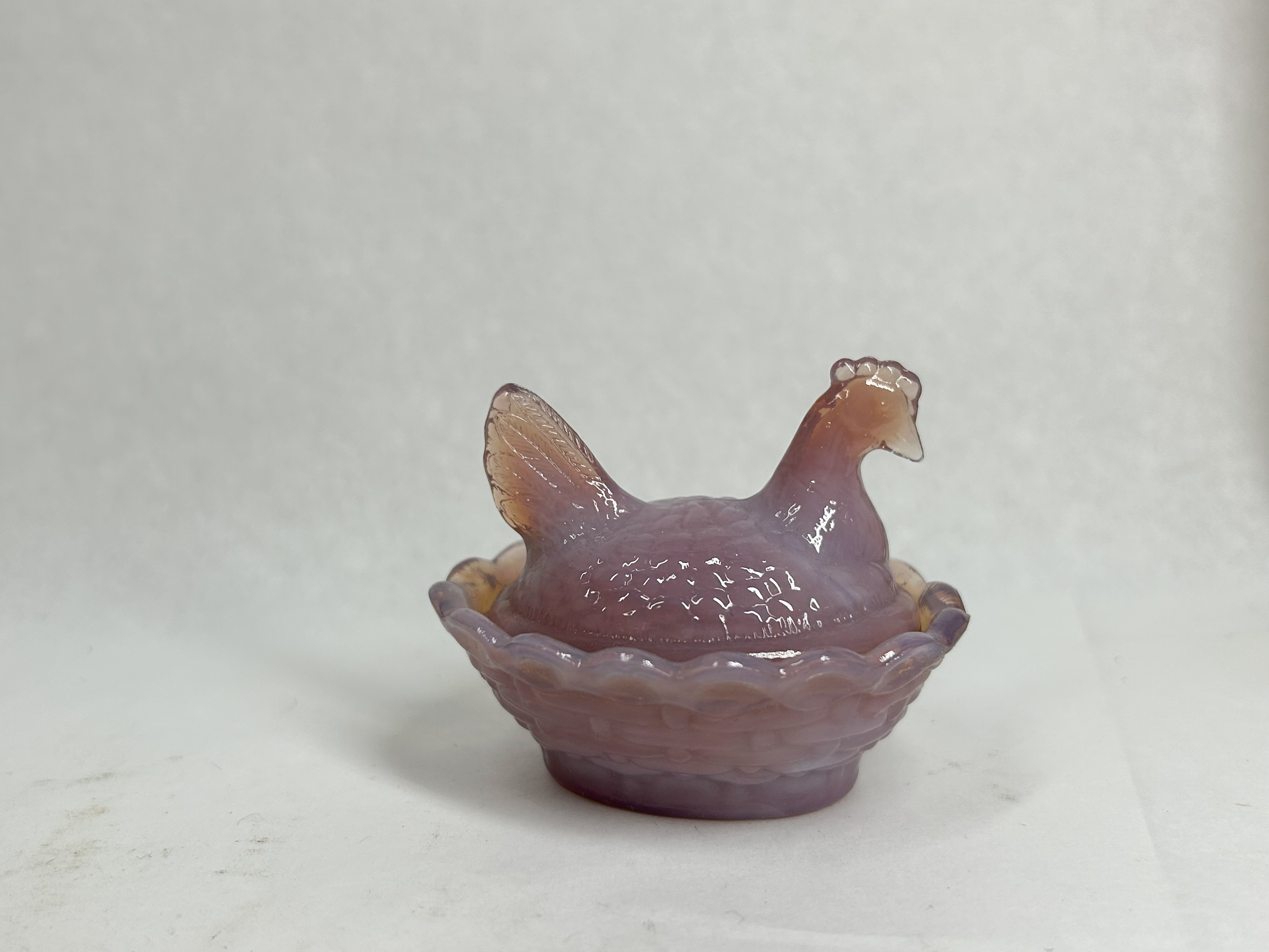 BOYD PURPLE SLAG MINIATURE HEN ON NEST