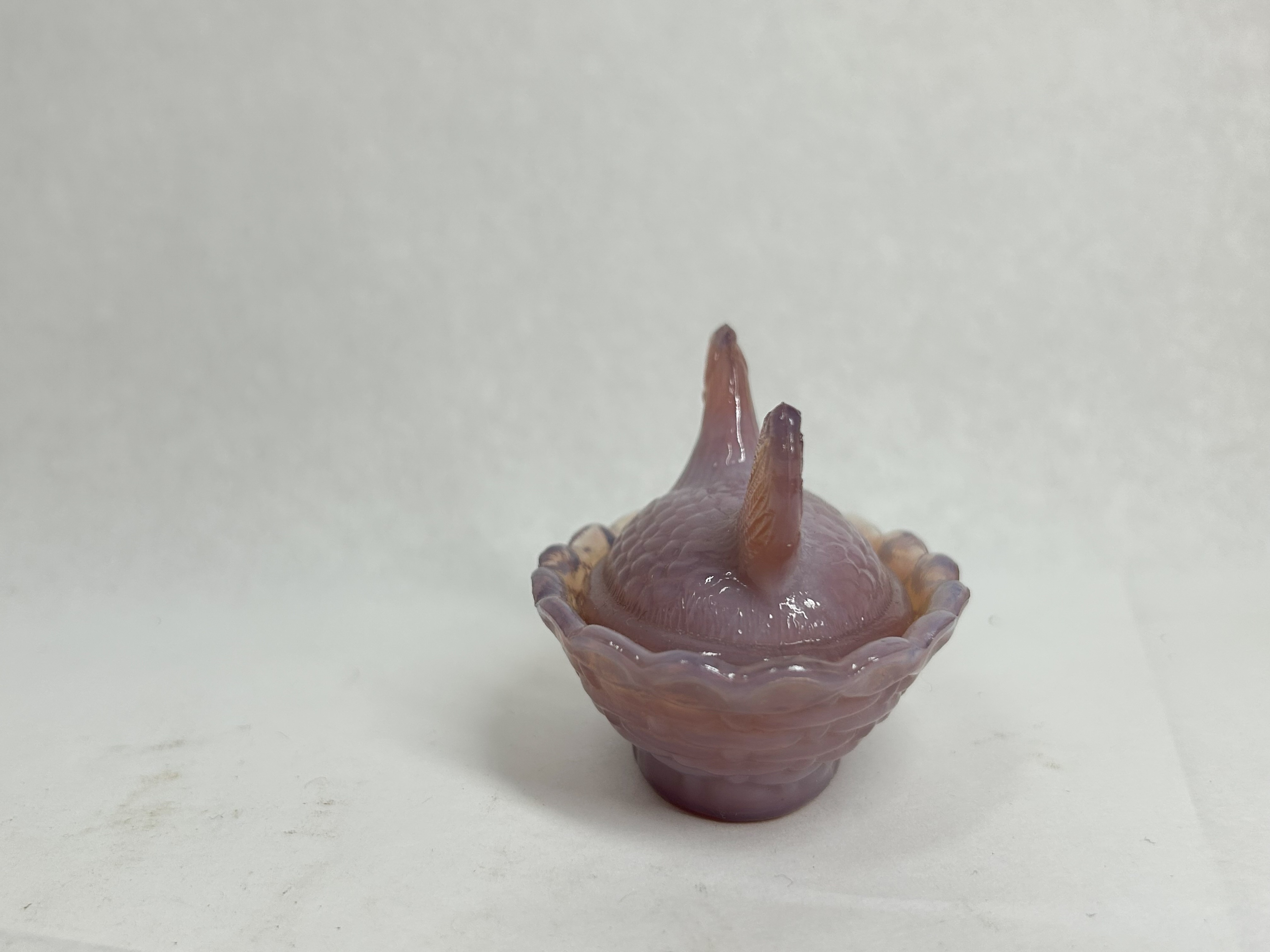 BOYD PURPLE SLAG MINIATURE HEN ON NEST