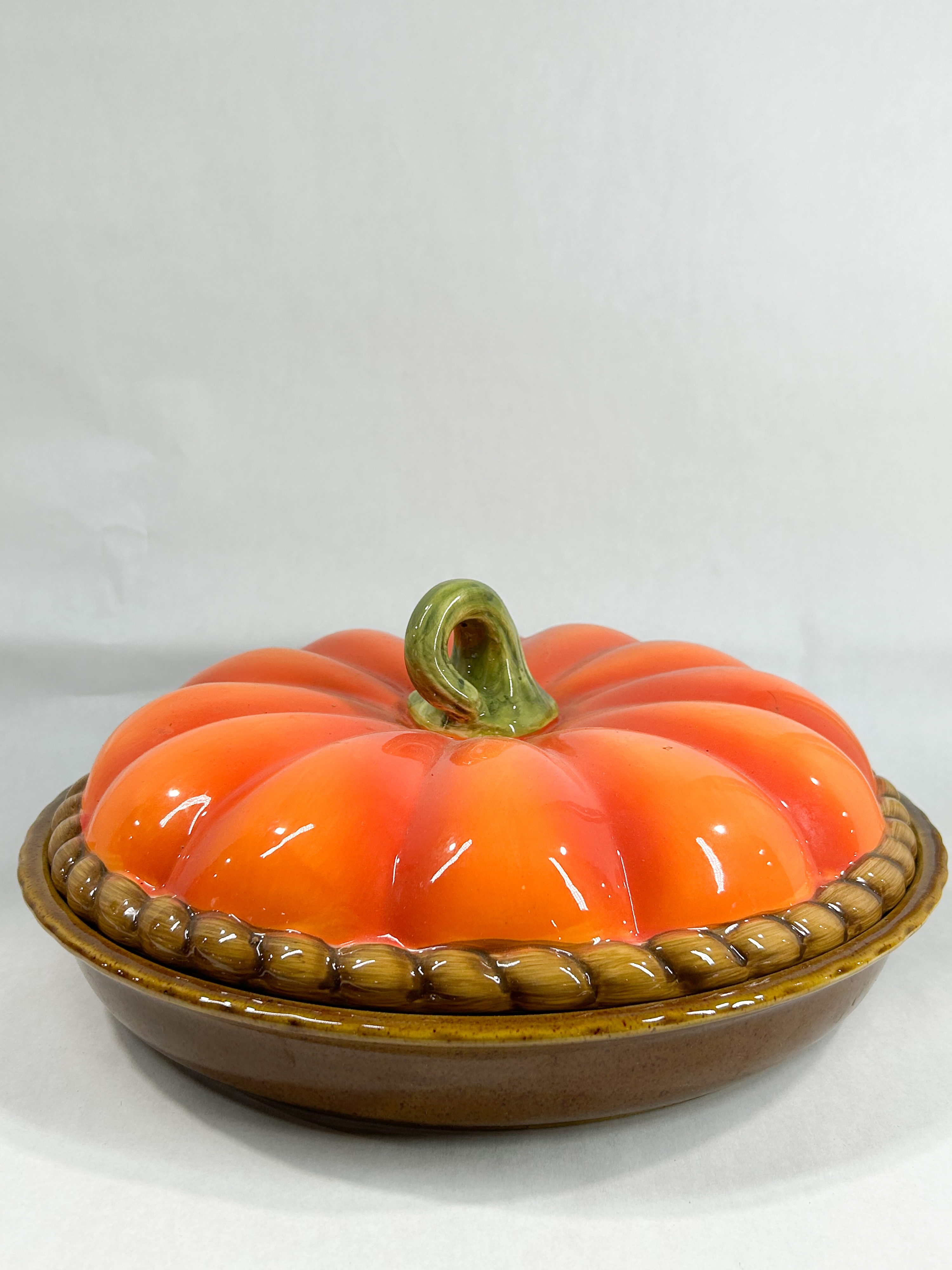 CERAMIC PUMPKIN PIE COVERED BAKING DISH