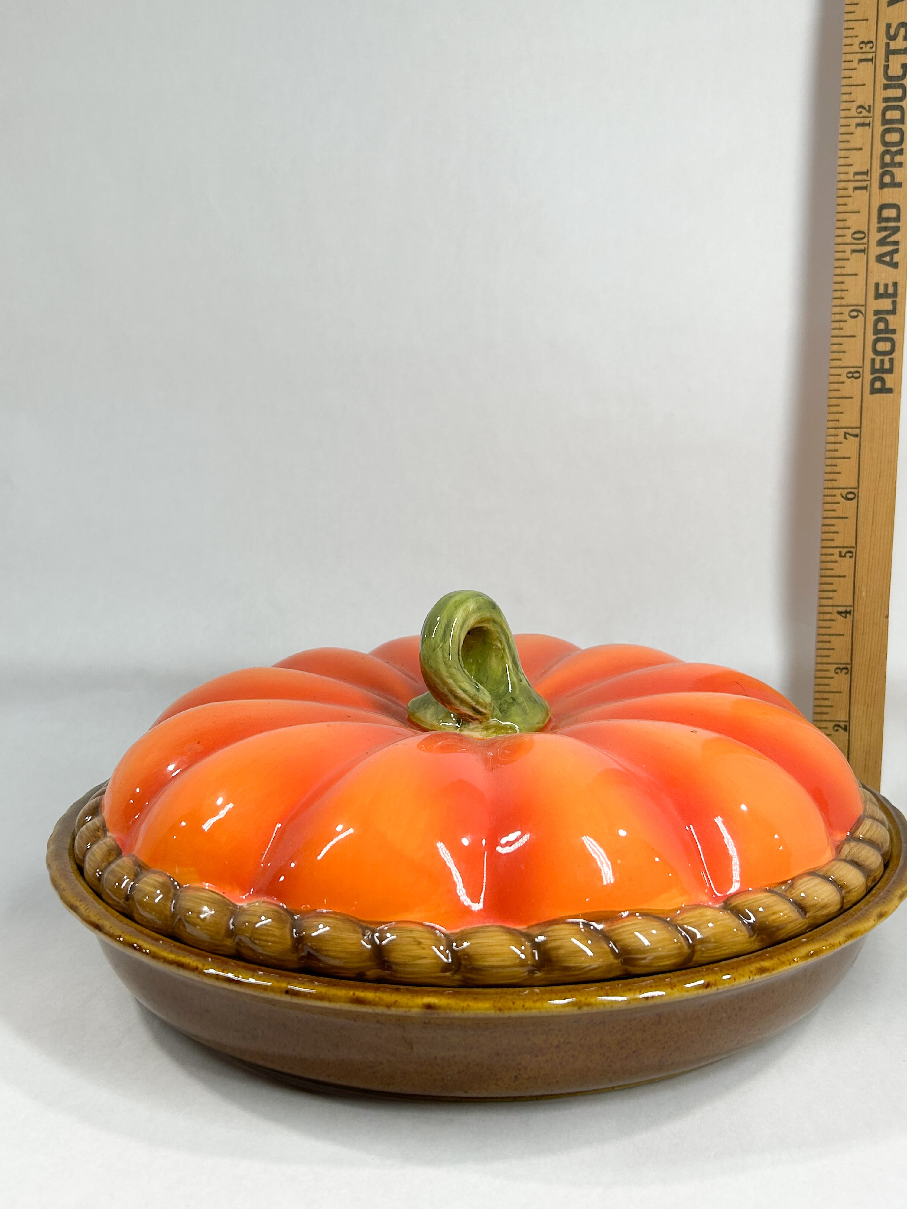 CERAMIC PUMPKIN PIE COVERED BAKING DISH